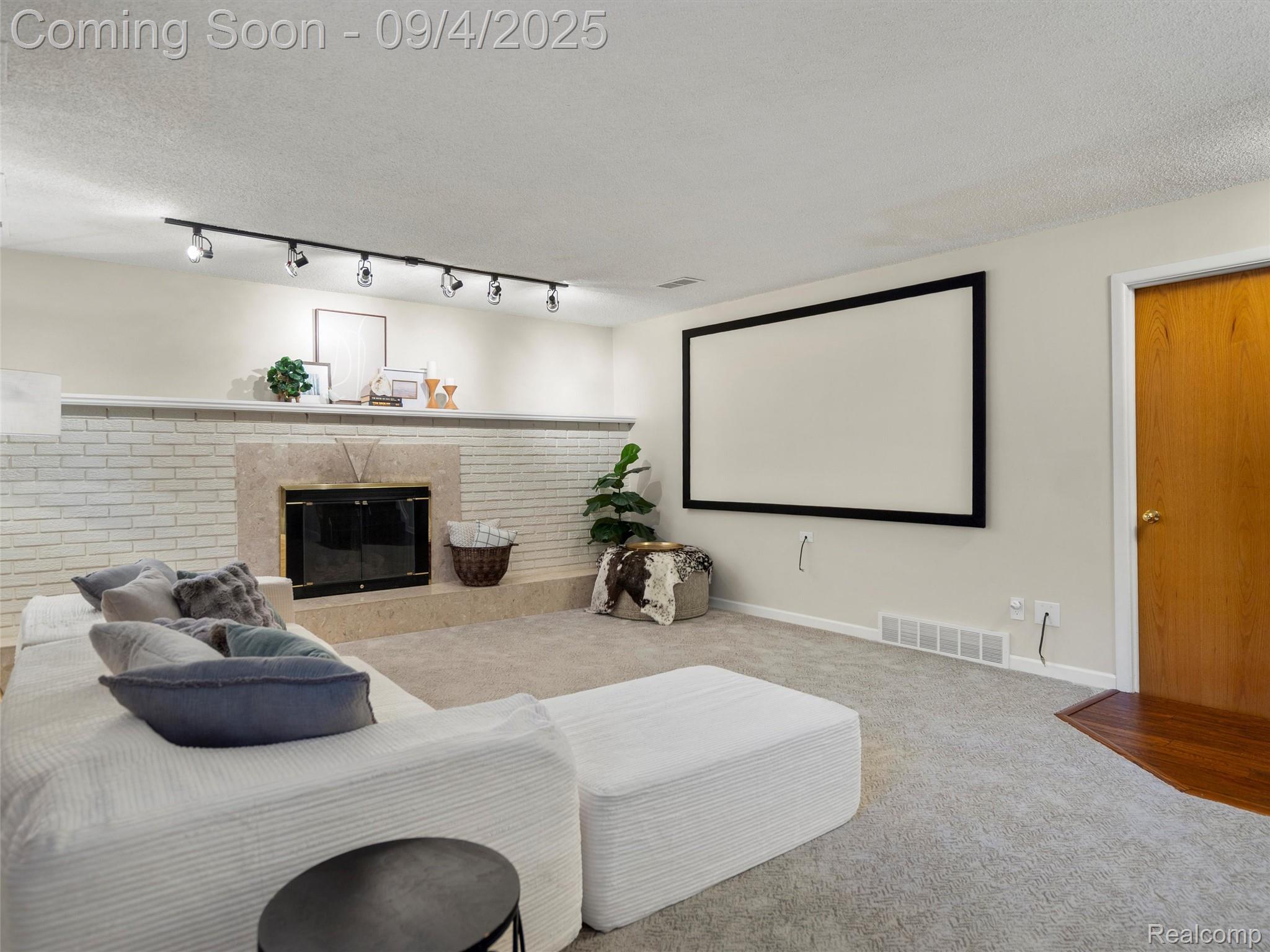 Farmington Hills City, Michigan 48331, United States, 3 Bedrooms Bedrooms, ,2 BathroomsBathrooms,Residential,Pending,201281