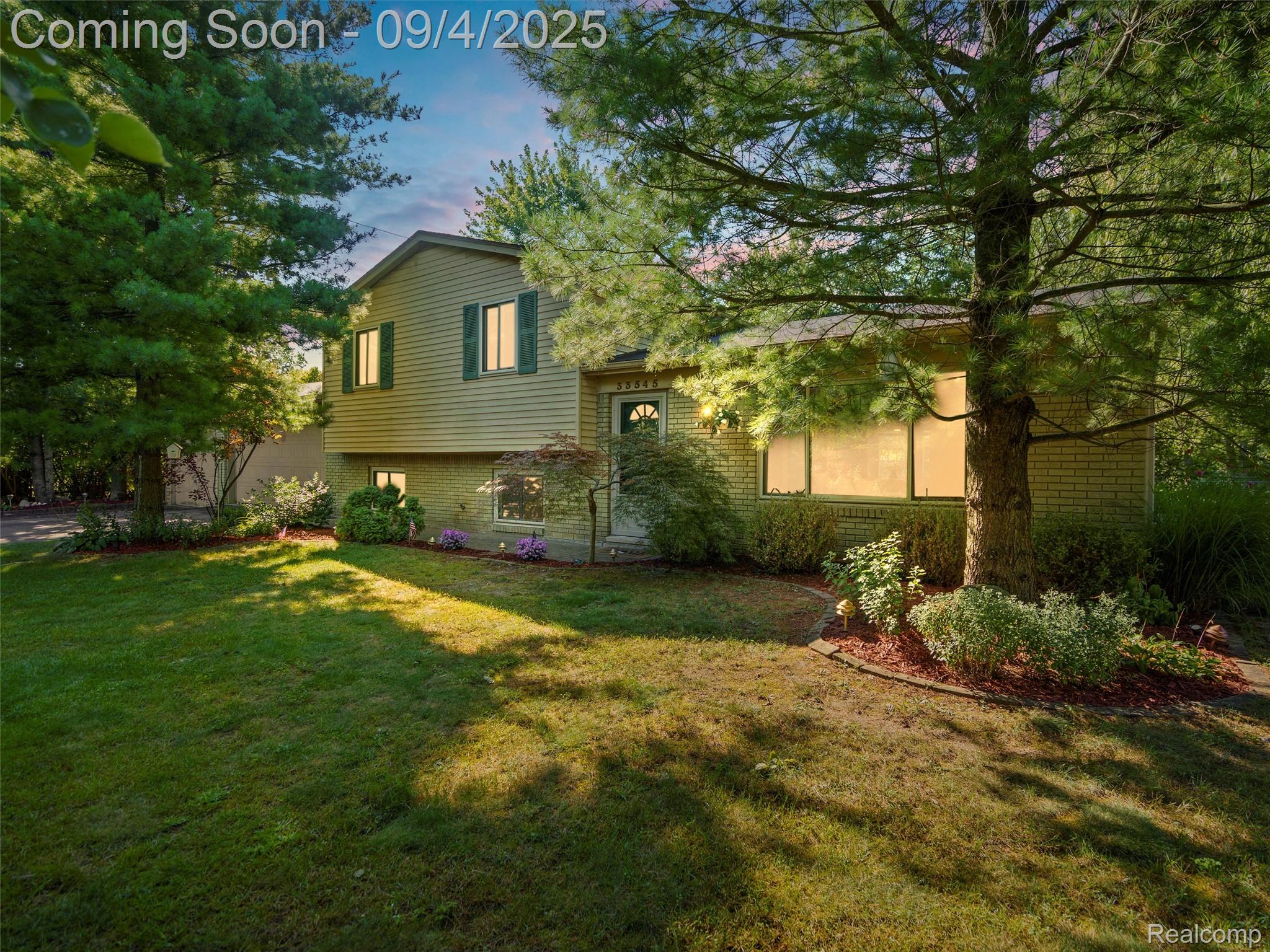 Farmington Hills City, Michigan 48331, United States, 3 Bedrooms Bedrooms, ,2 BathroomsBathrooms,Residential,Pending,201281