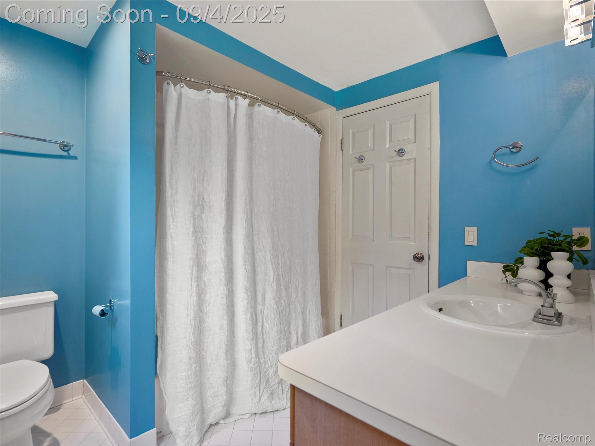 Farmington Hills City, Michigan 48331, United States, 3 Bedrooms Bedrooms, ,2 BathroomsBathrooms,Residential,Pending,201281