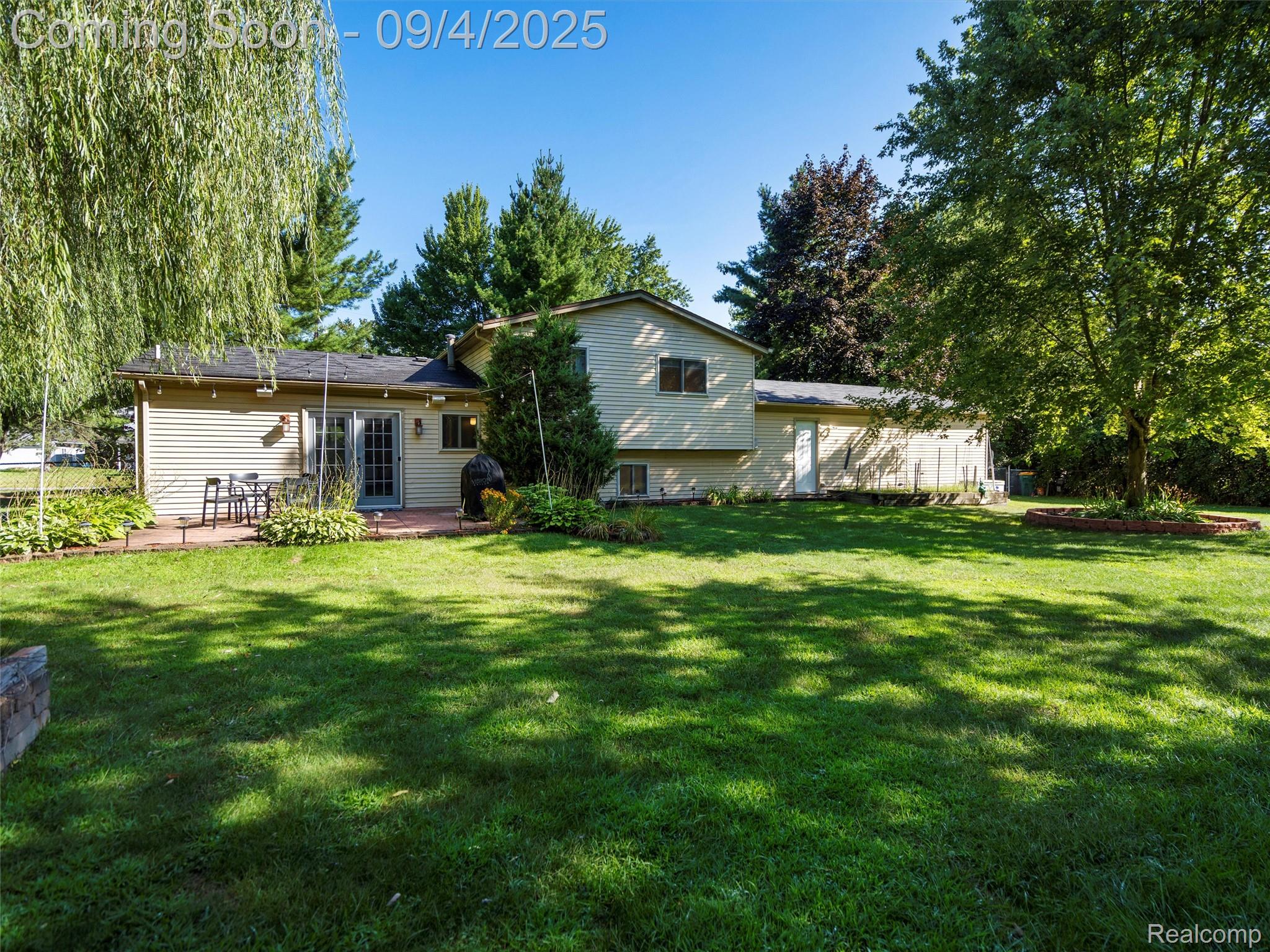 Farmington Hills City, Michigan 48331, United States, 3 Bedrooms Bedrooms, ,2 BathroomsBathrooms,Residential,Pending,201281