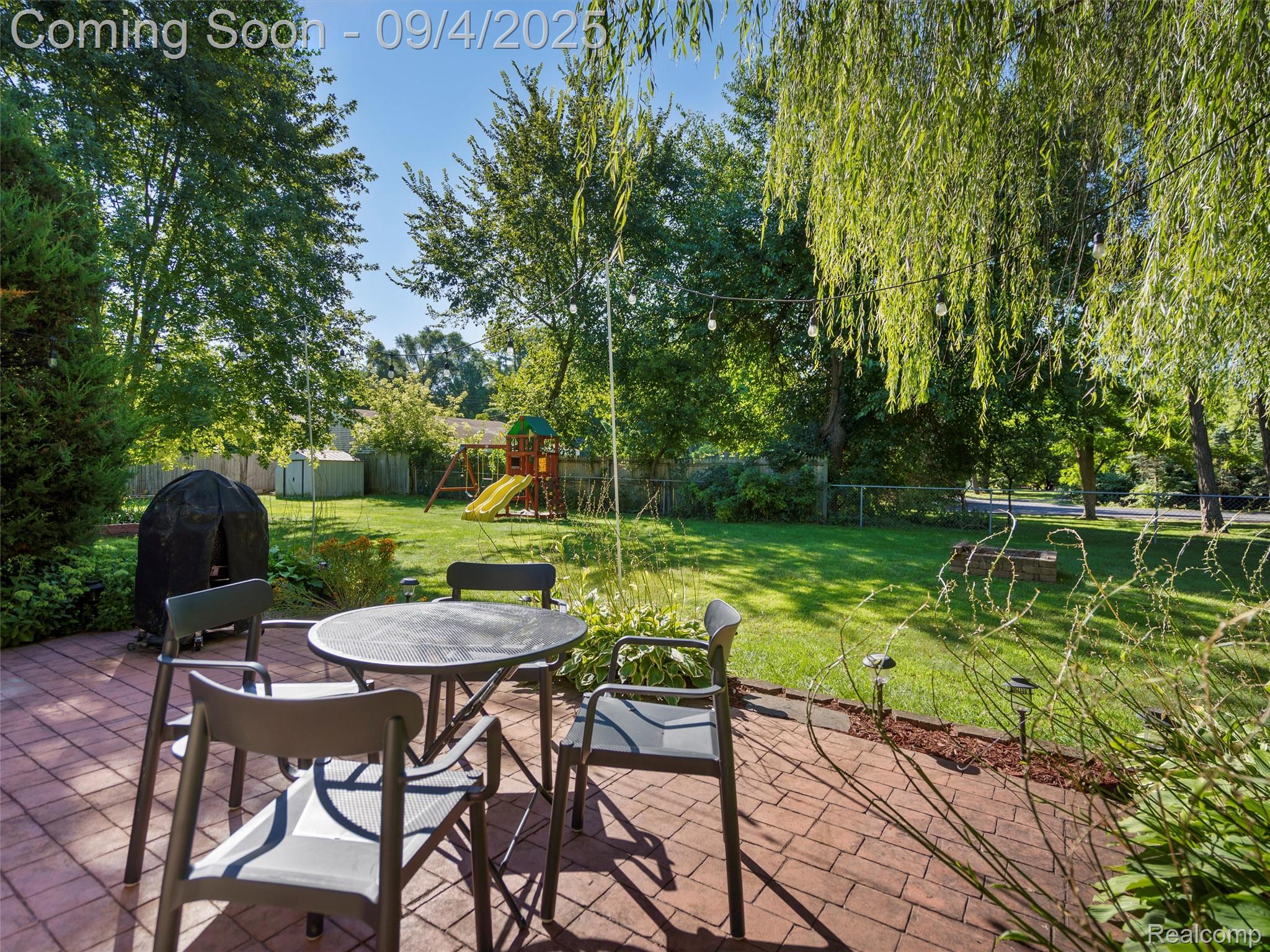 Farmington Hills City, Michigan 48331, United States, 3 Bedrooms Bedrooms, ,2 BathroomsBathrooms,Residential,Pending,201281