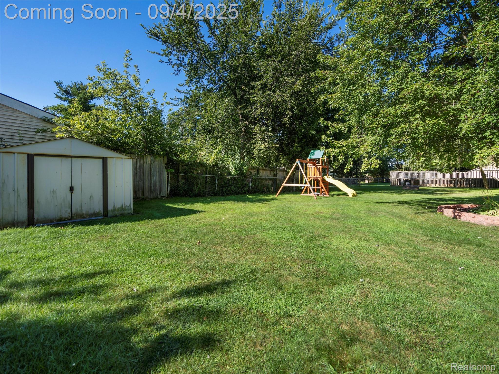 Farmington Hills City, Michigan 48331, United States, 3 Bedrooms Bedrooms, ,2 BathroomsBathrooms,Residential,Pending,201281