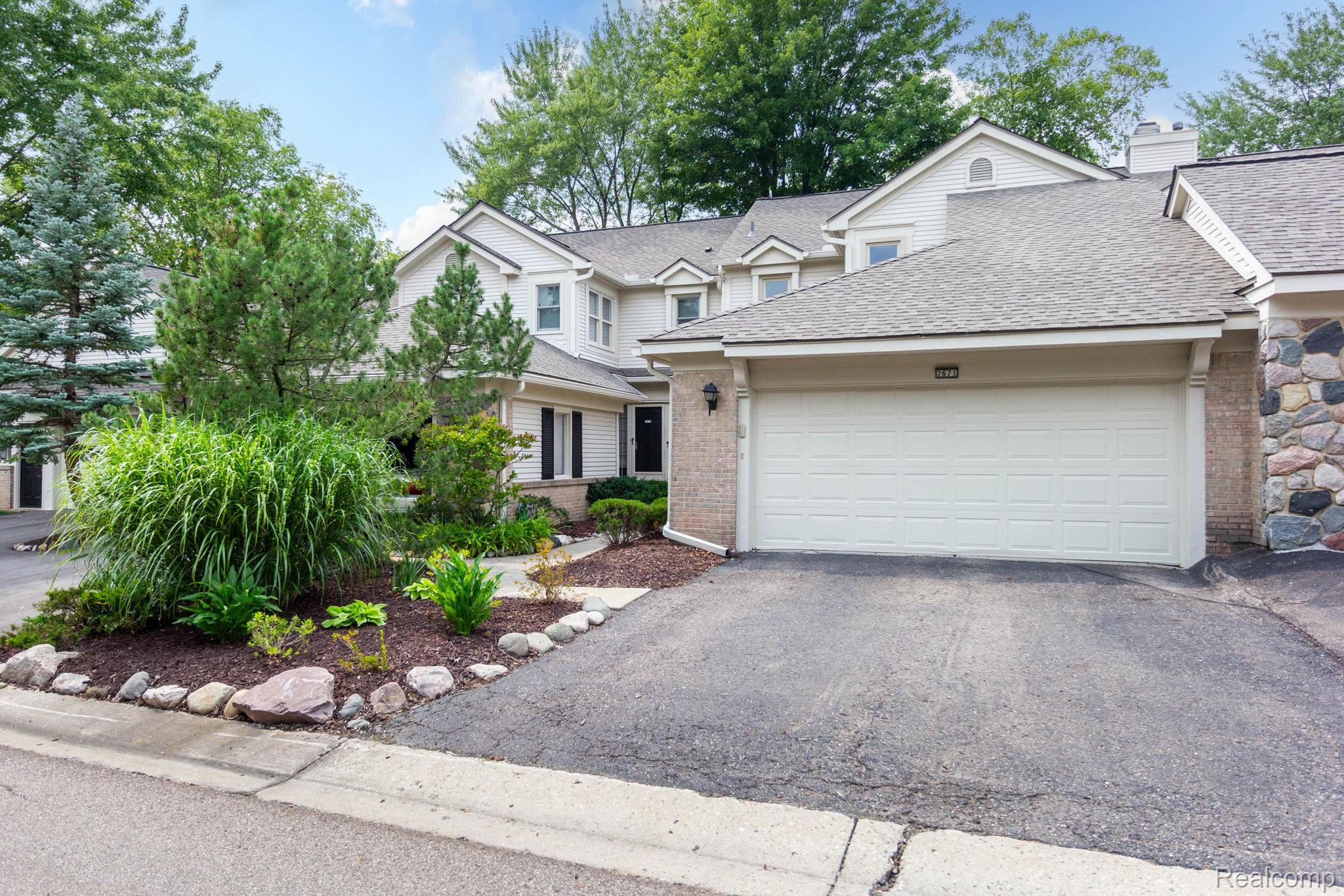 7671 DANBURY Circle