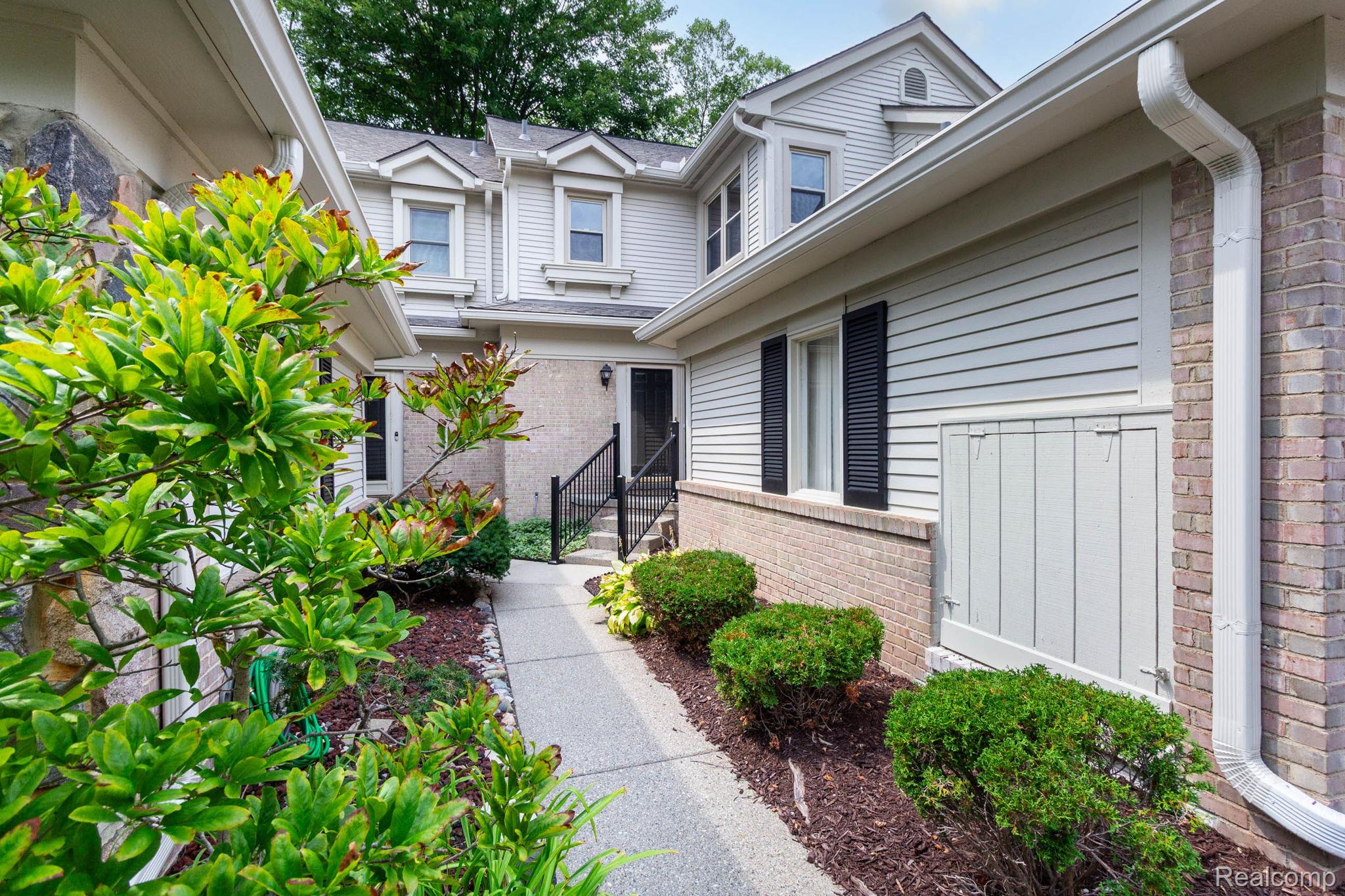 7671 DANBURY Circle