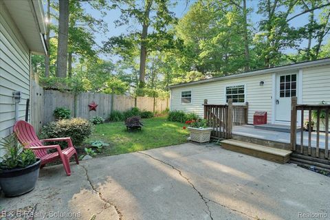 250 INDIAN Trail Deerfield Township MI 48421