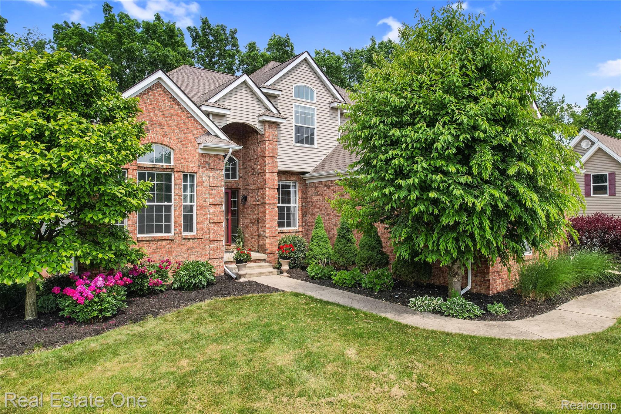 9806 Goldfinch Court