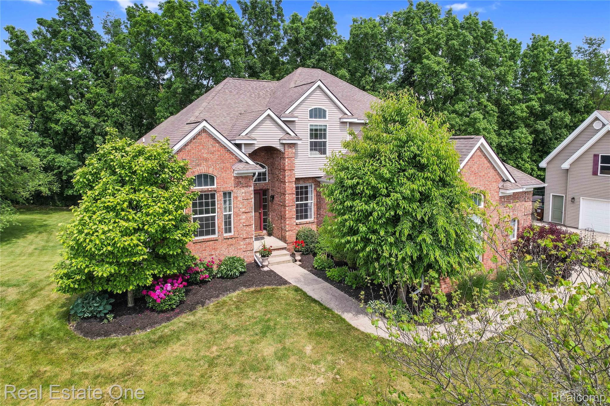 9806 Goldfinch Court