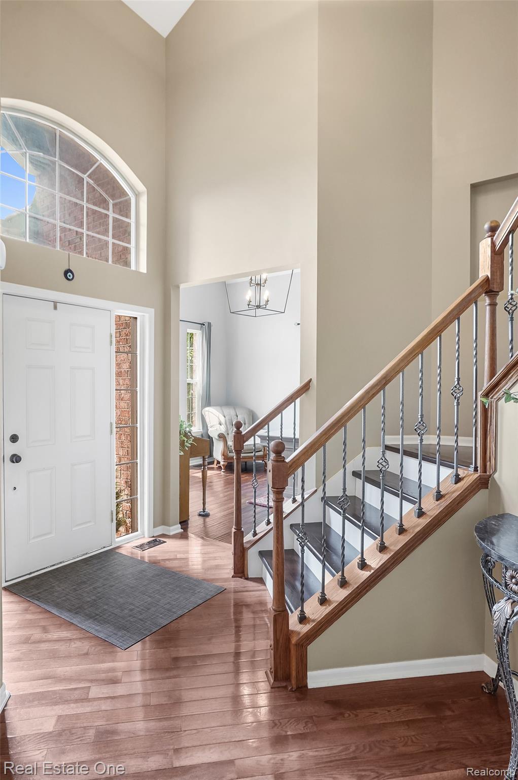 9806 Goldfinch Court