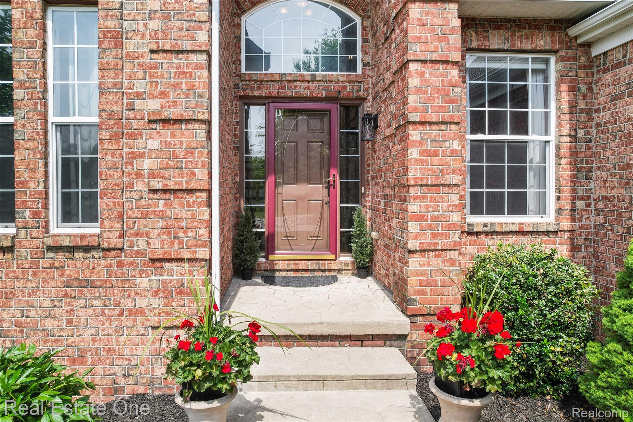 9806 Goldfinch Court