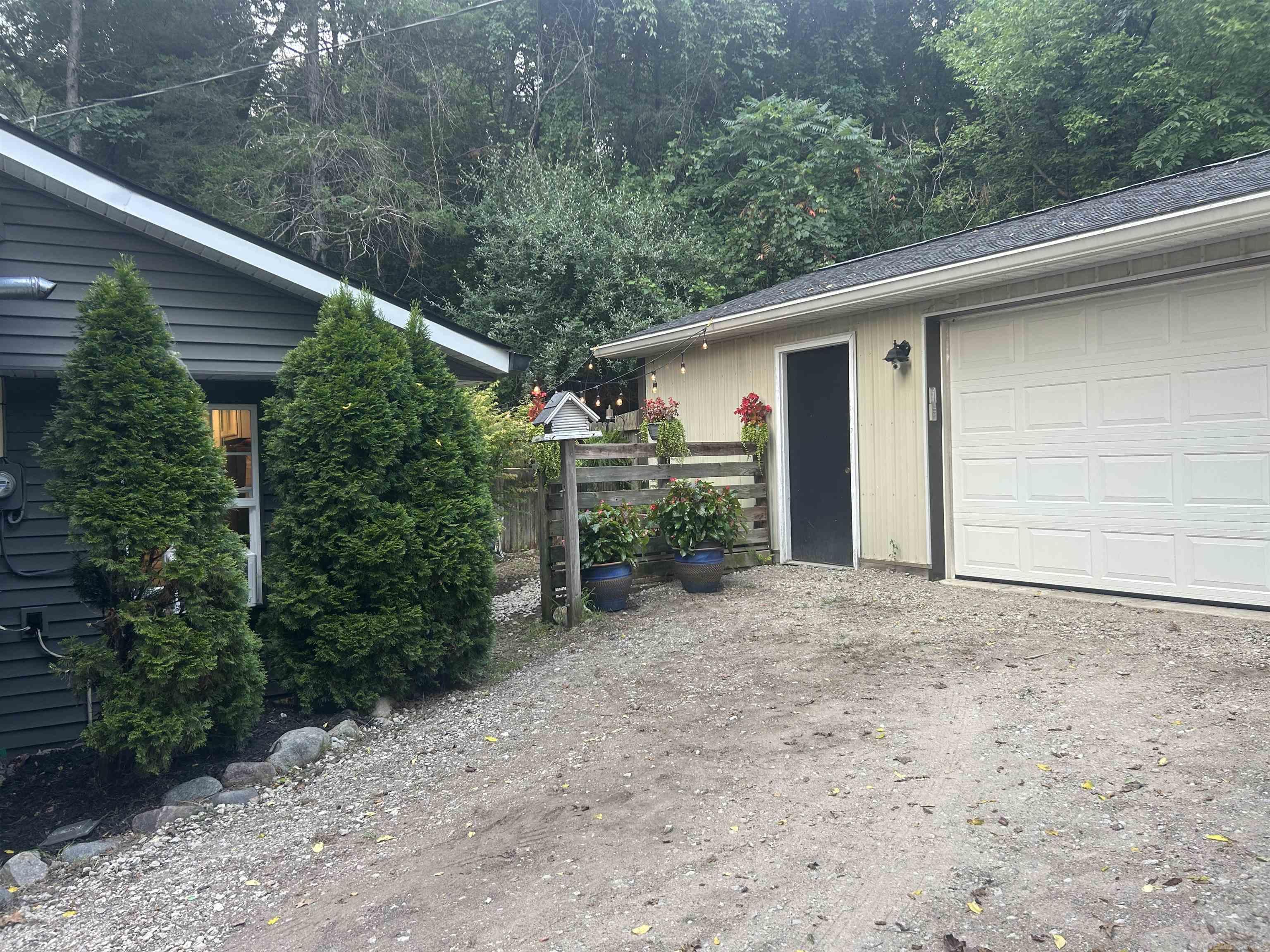 8322 Thurston Road