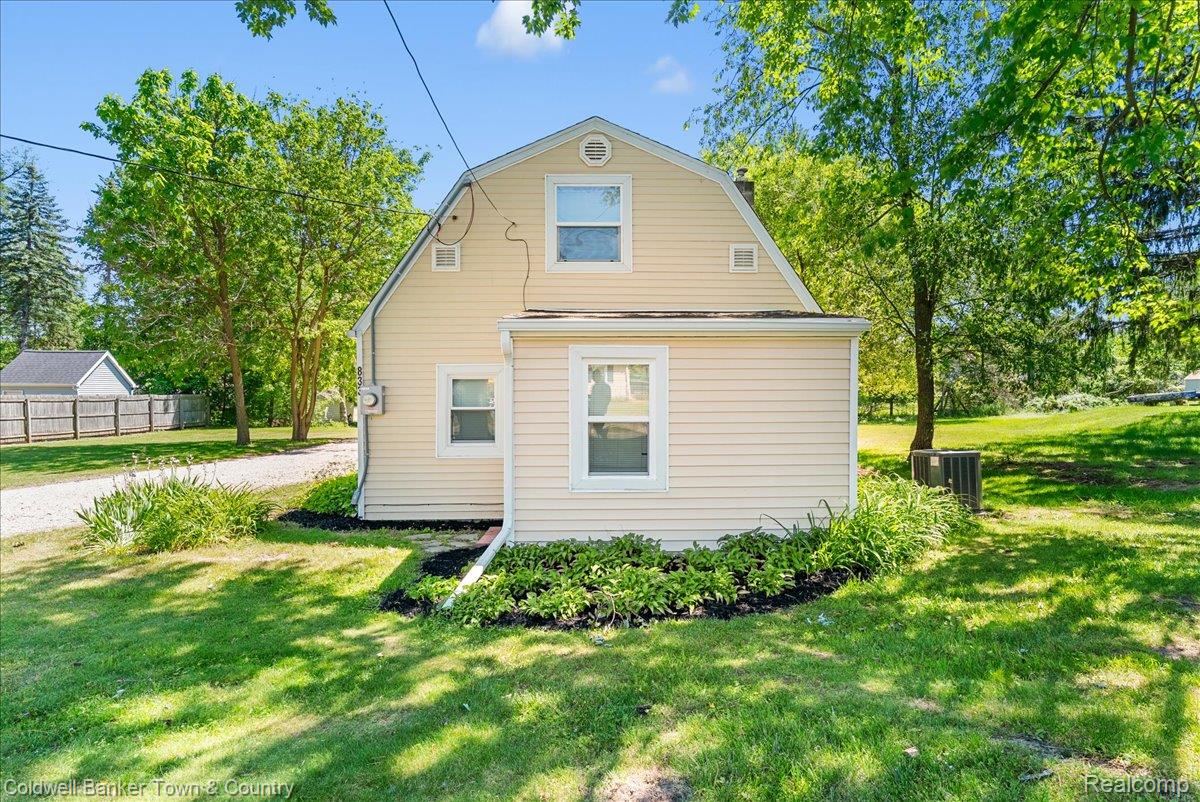 833 Hein Avenue