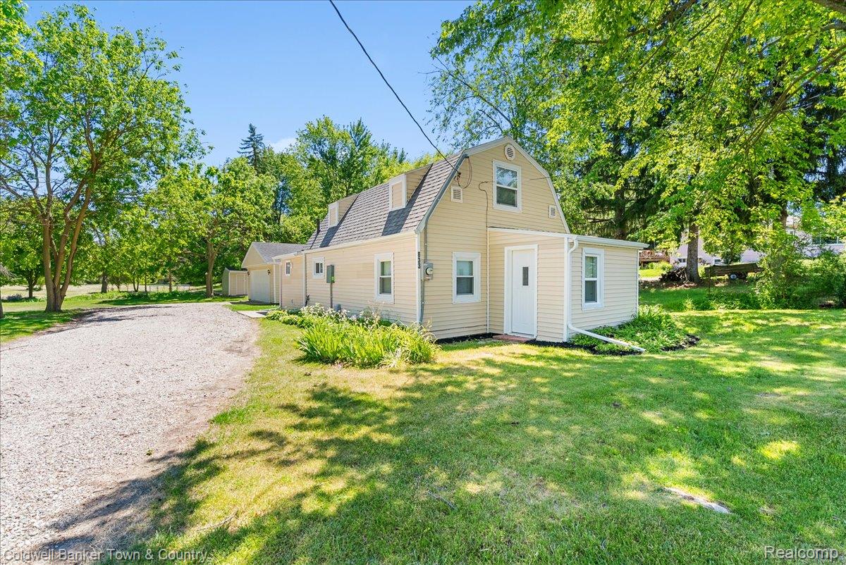 833 Hein Avenue