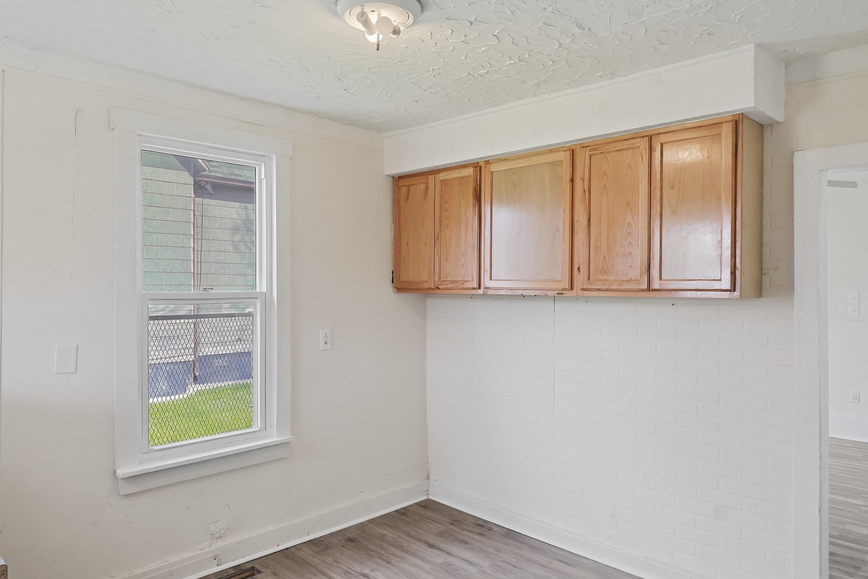 28 E Henry Street