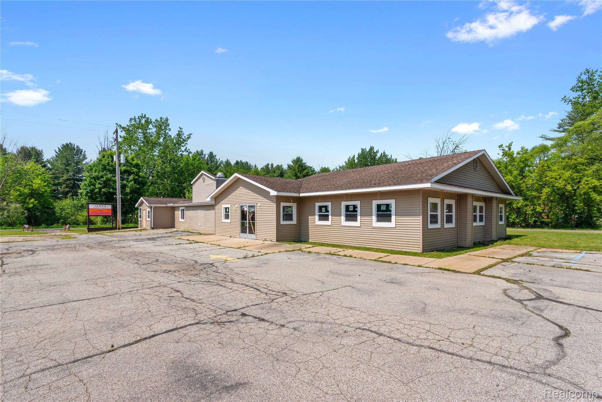 201 W Saginaw Road