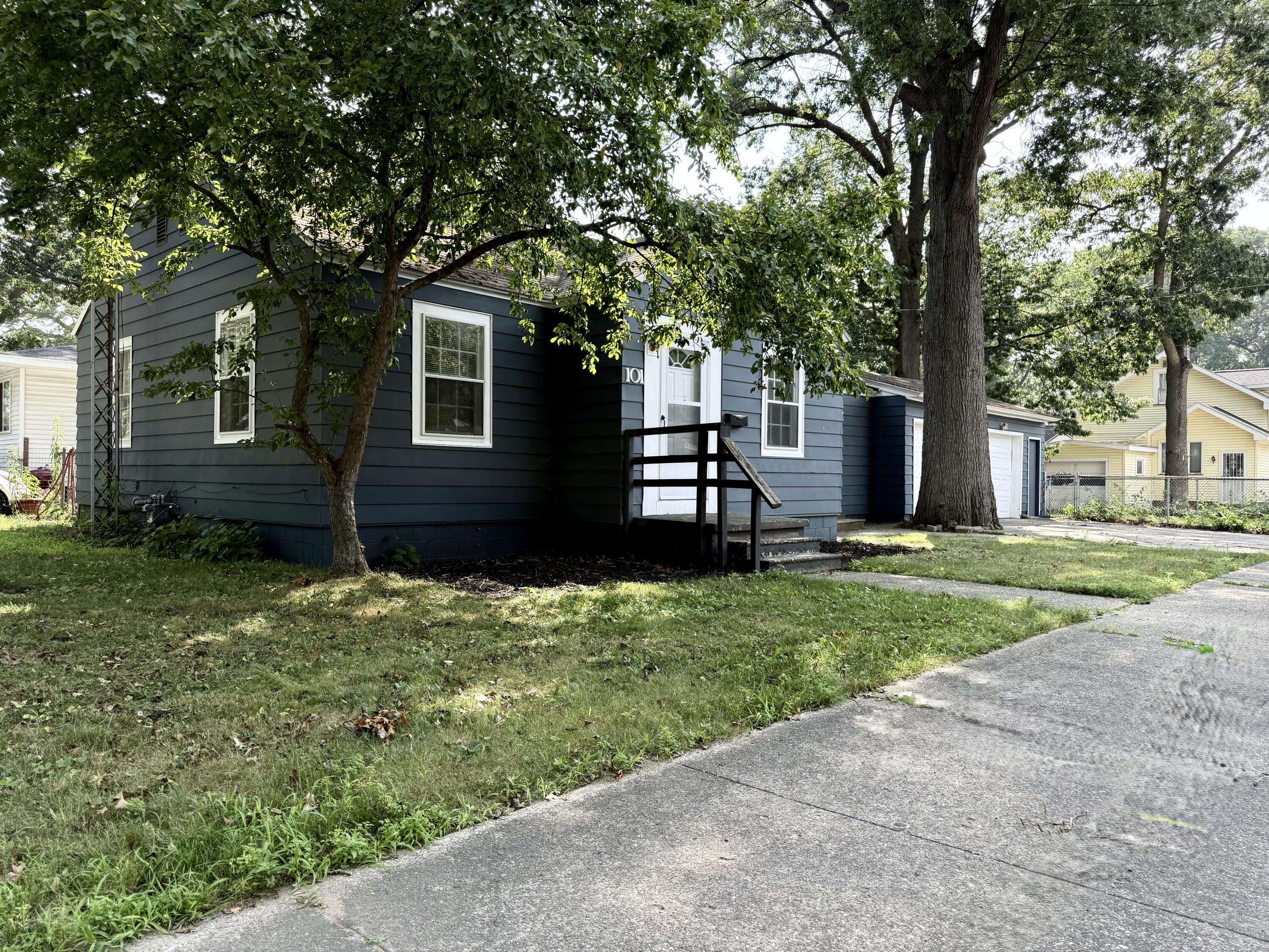 101 W Maplewood Avenue