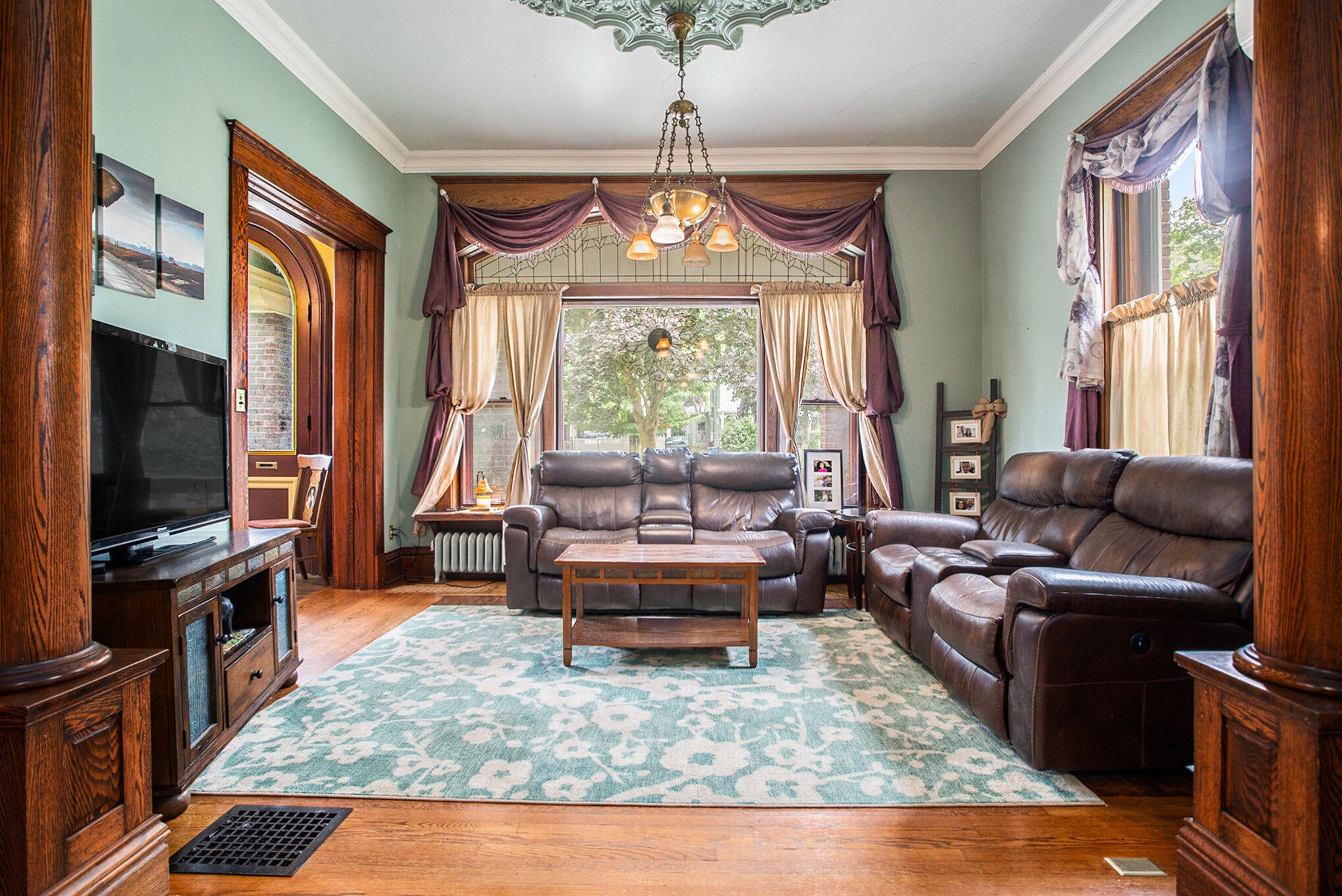213 W Chicago Street