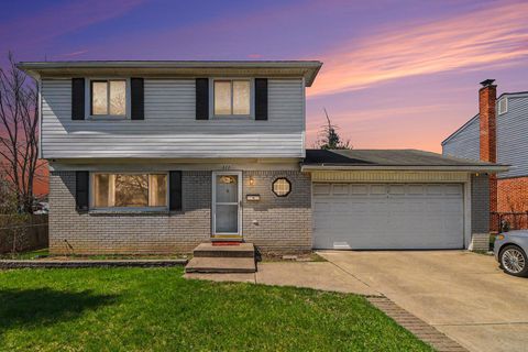 Photo of 111 Central Court, Garden City City, MI 48135 (MLS # 81026014756)