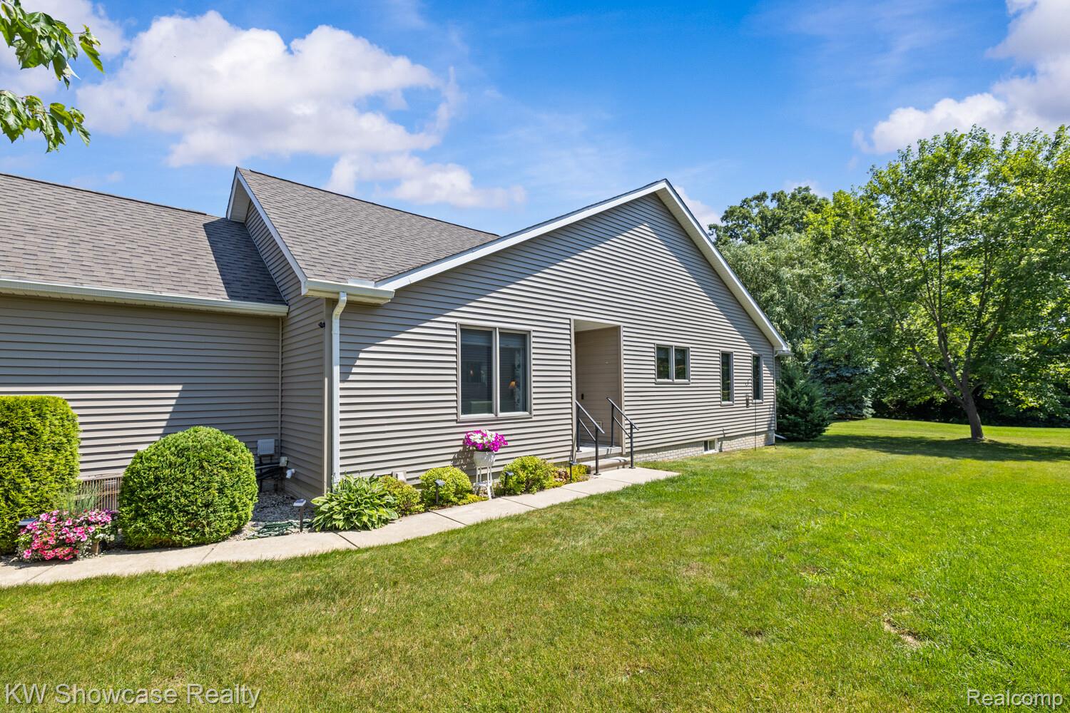 1033 Bluebell Lane