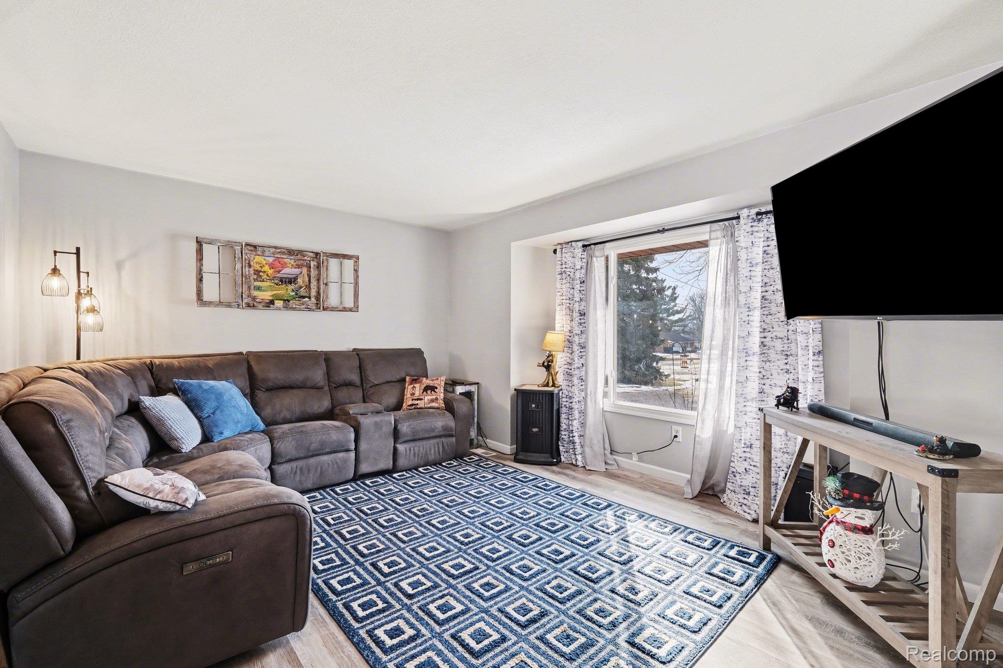 9184 Chesterfield Drive