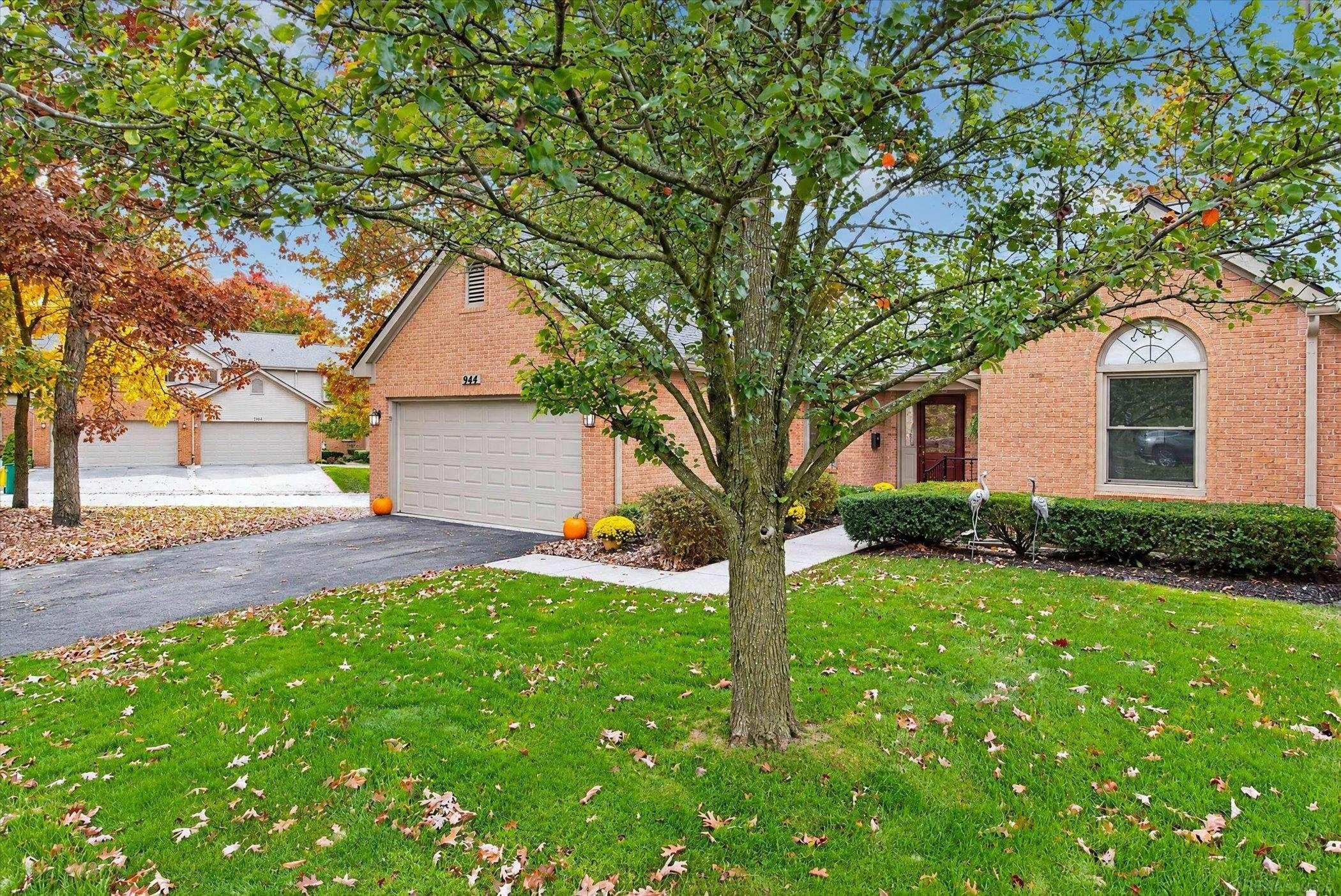 944 Woodridge Hills Drive