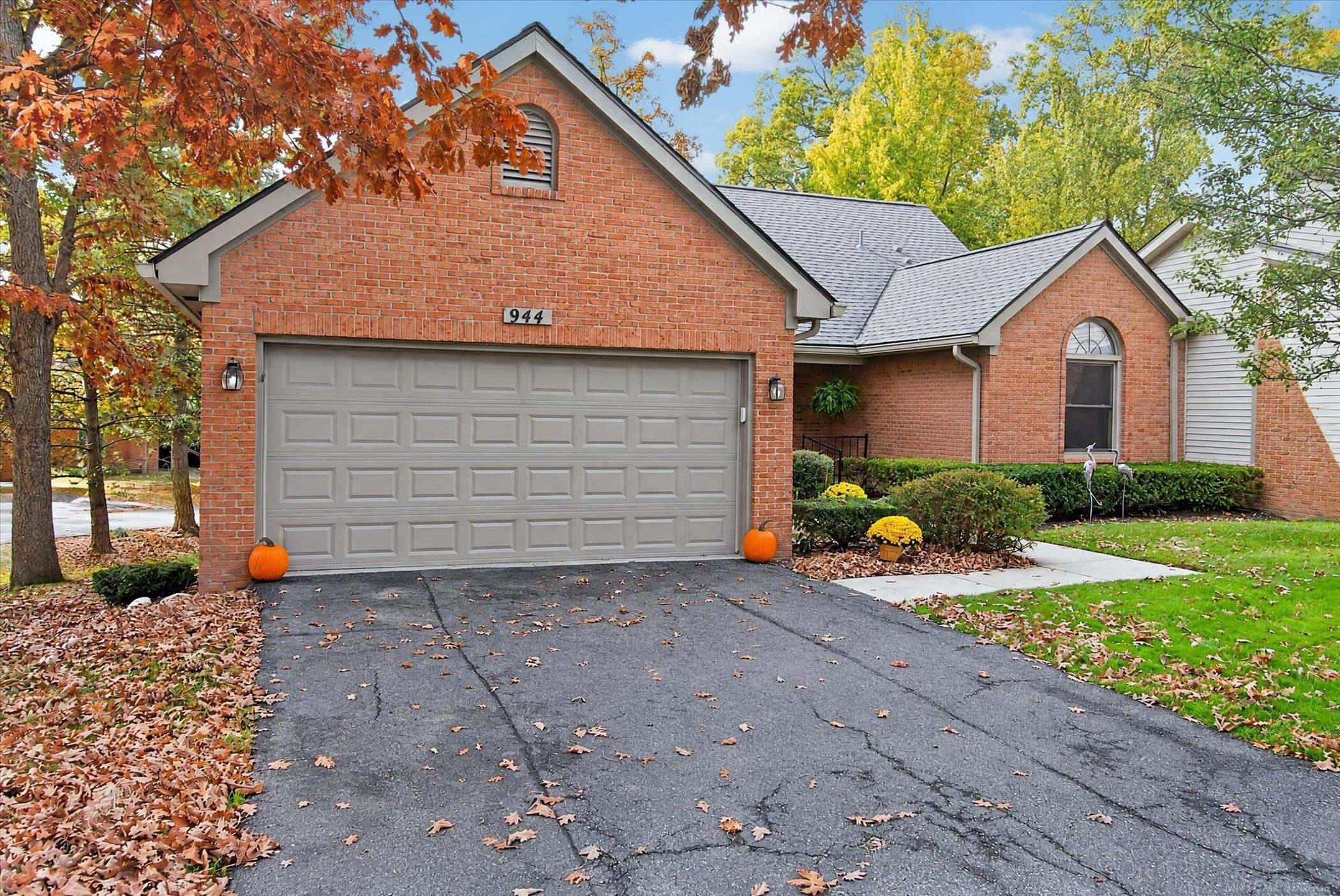 944 Woodridge Hills Drive