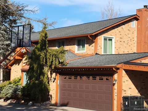 5549 Perrytown Drive West Bloomfield Charter Township MI 48322