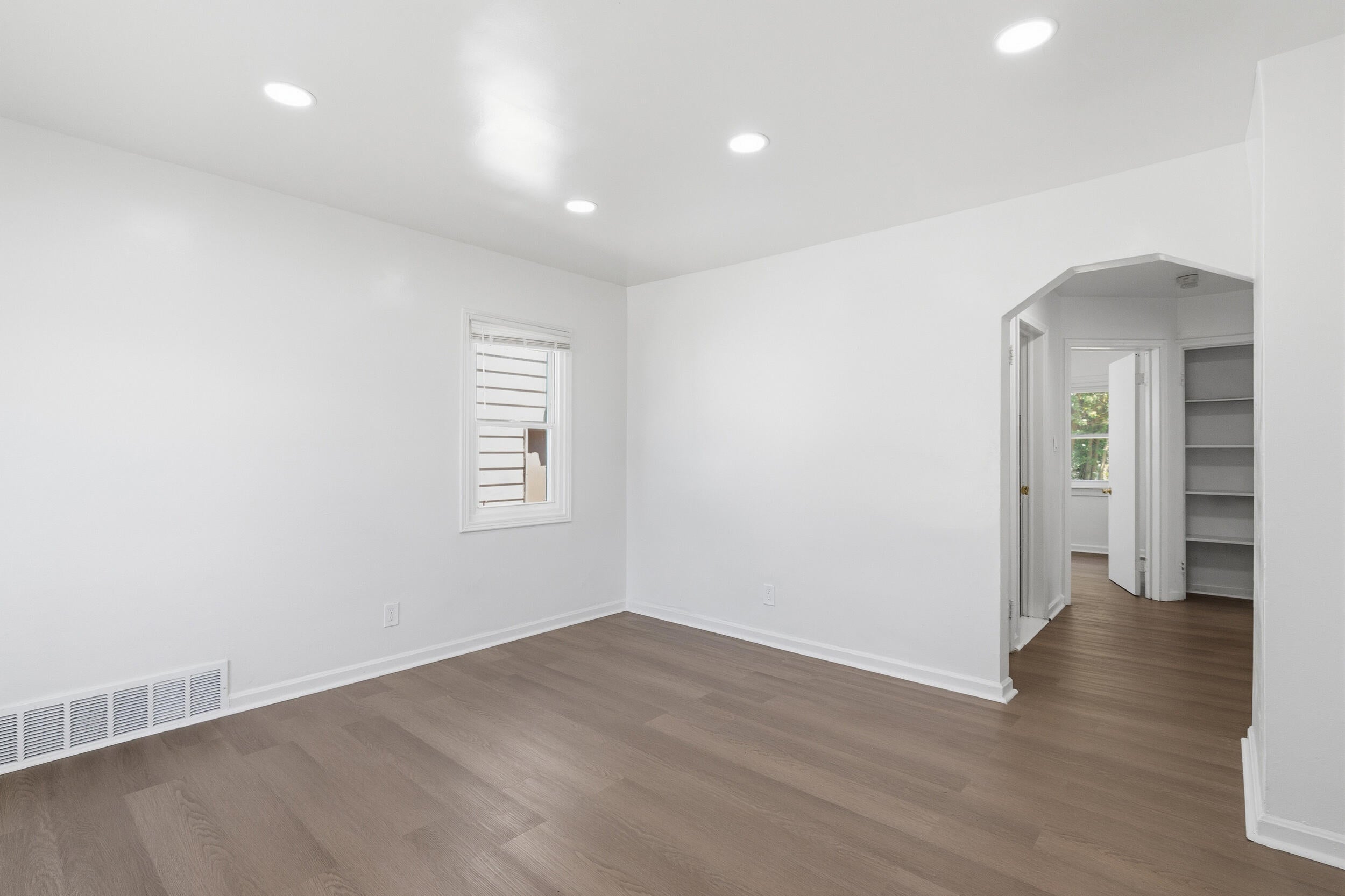 6816 Evergreen Road