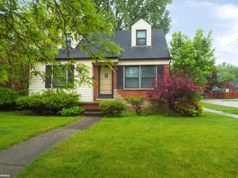 21102 Lancaster Street Harper Woods City MI 48225