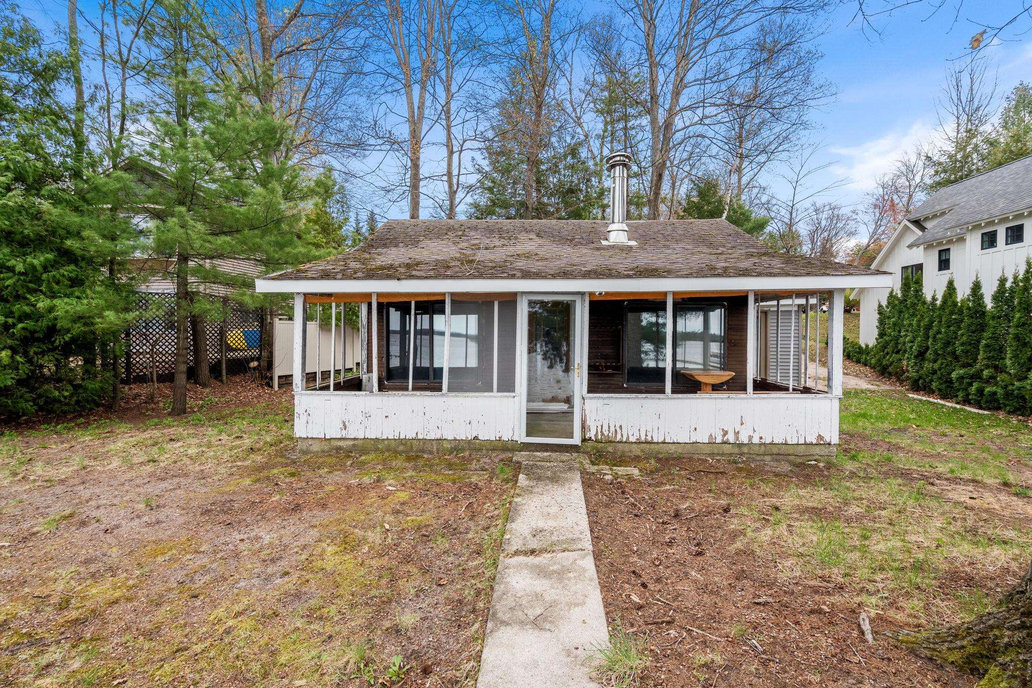 186 S Long Lake Road