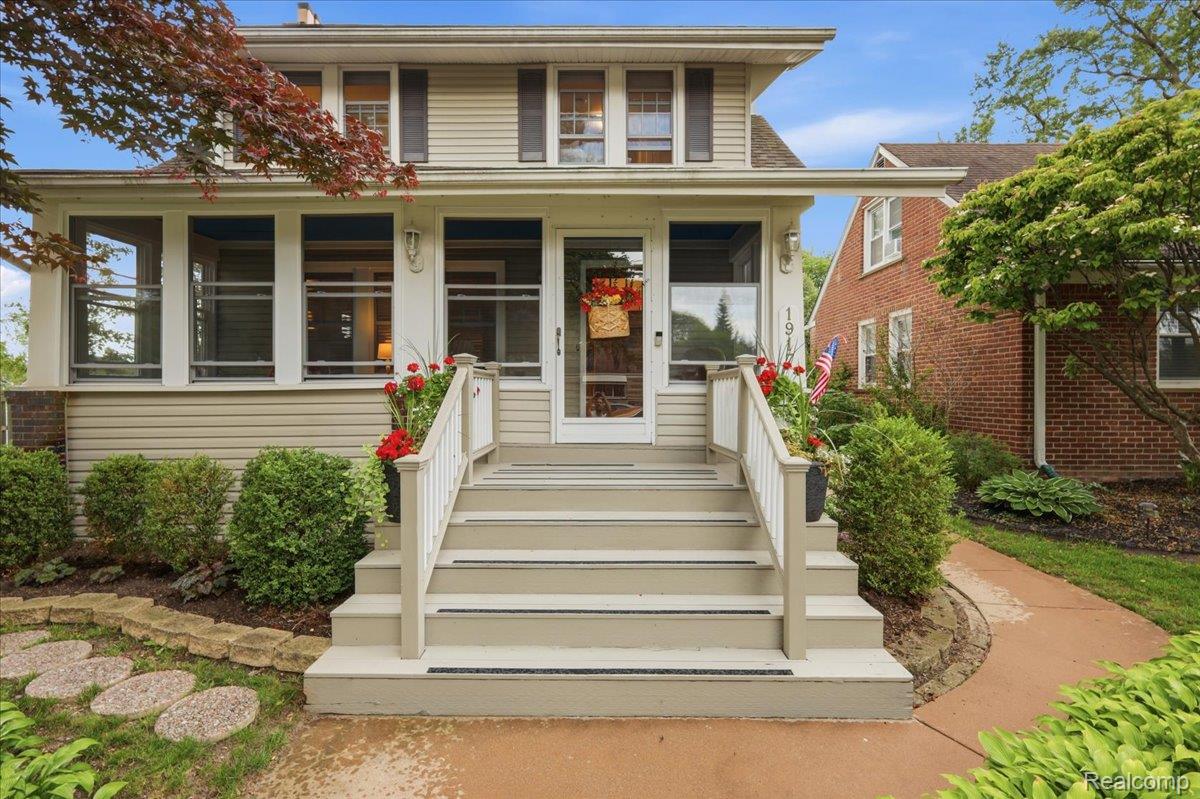 1917 Clawson Avenue