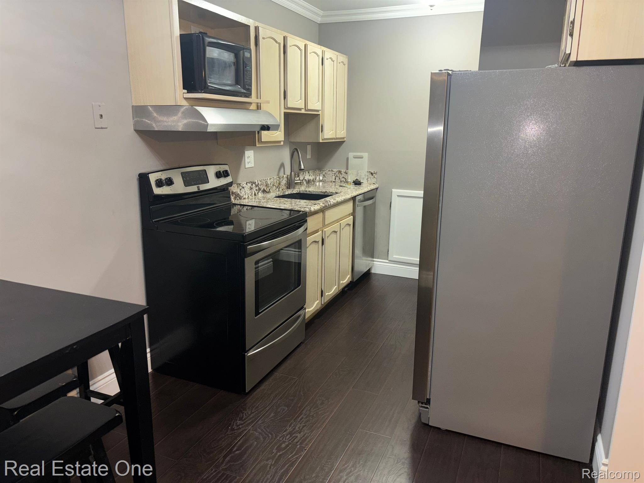 803 PLATE Street 209