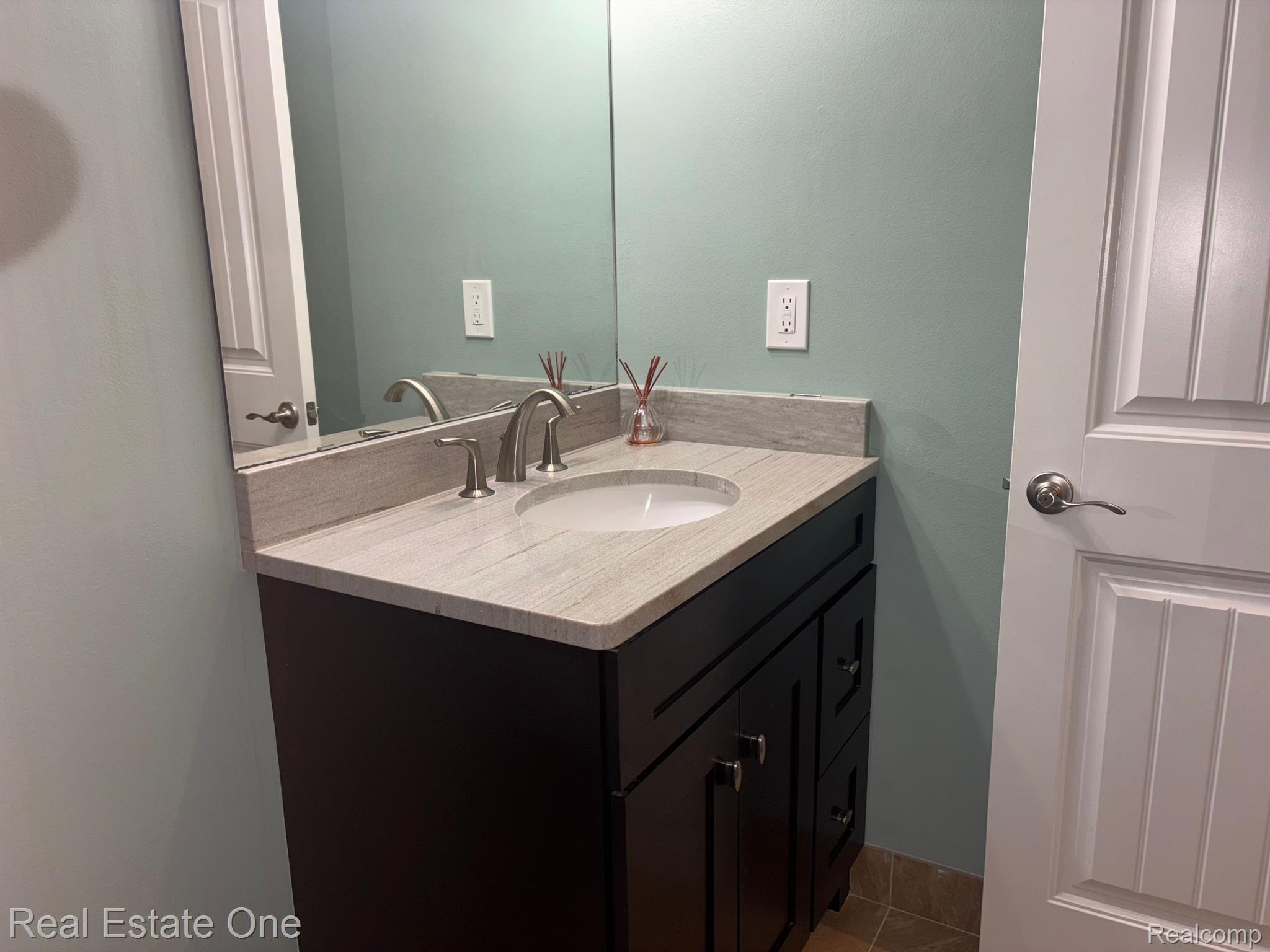 803 PLATE Street 209