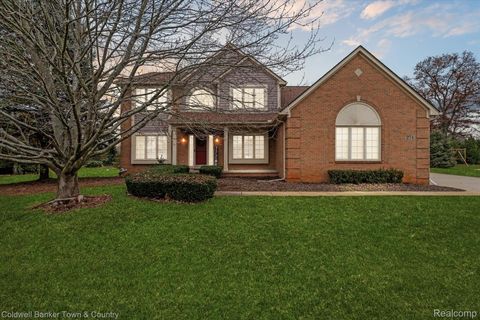 274 Carnoustie Highland Charter Township MI 48357