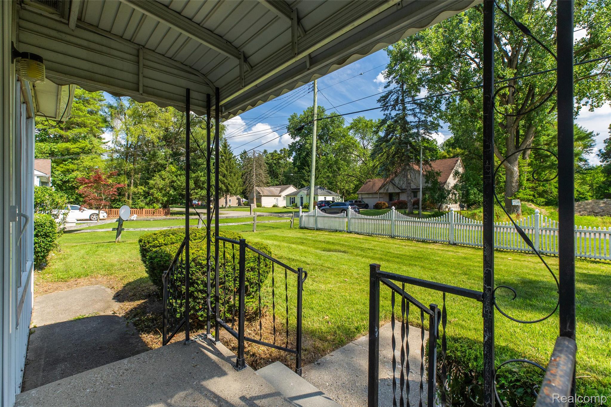 Southfield City, Michigan 48075, United States, 4 Bedrooms Bedrooms, ,2 BathroomsBathrooms,Residential,Pending,183662