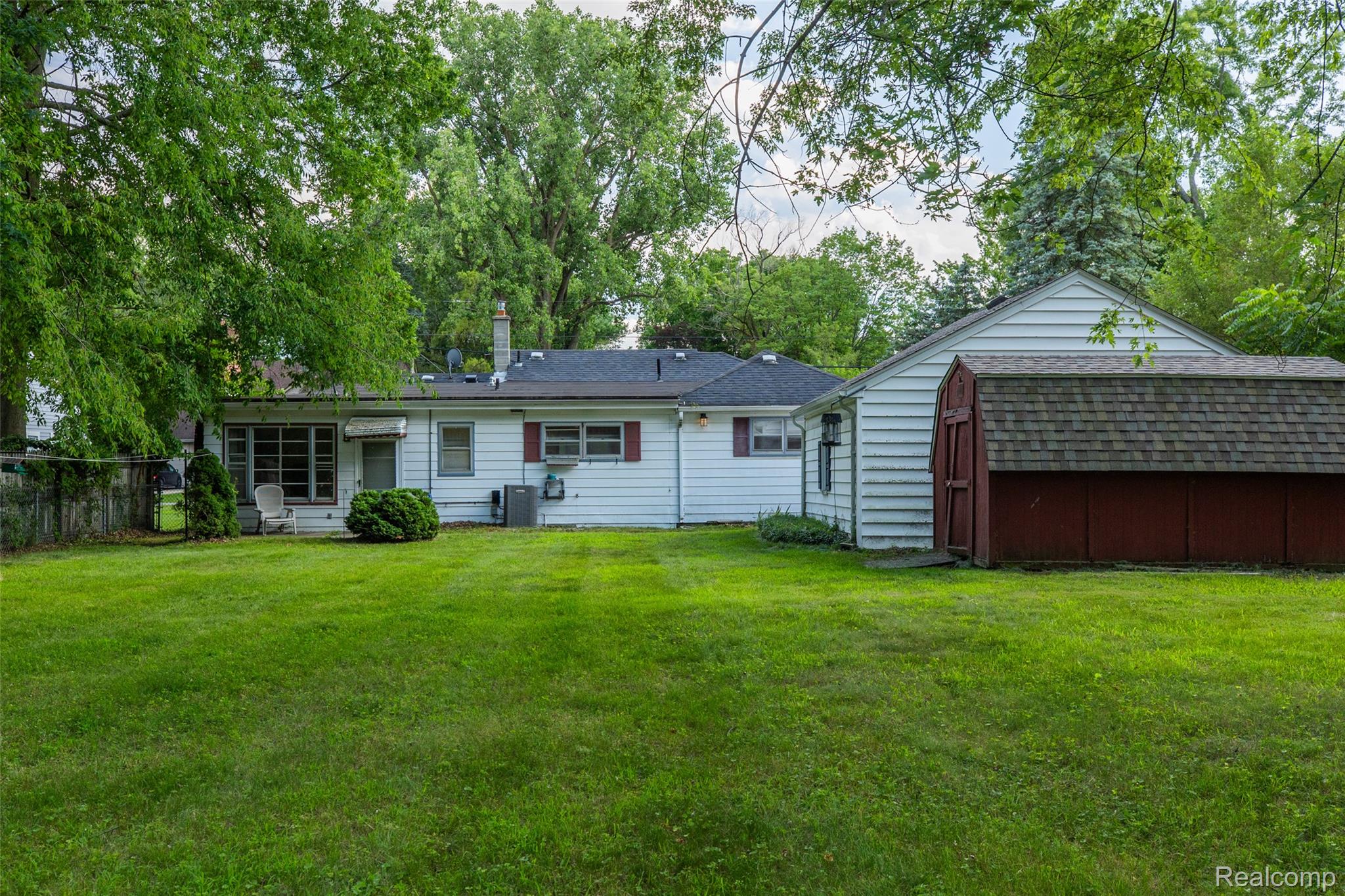 Southfield City, Michigan 48075, United States, 4 Bedrooms Bedrooms, ,2 BathroomsBathrooms,Residential,Pending,183662