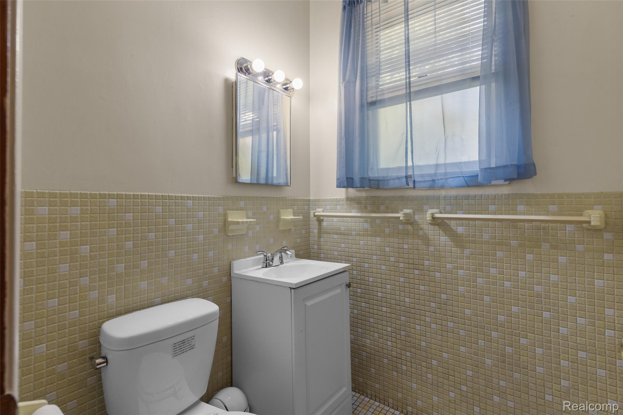 Southfield City, Michigan 48075, United States, 4 Bedrooms Bedrooms, ,2 BathroomsBathrooms,Residential,Pending,183662