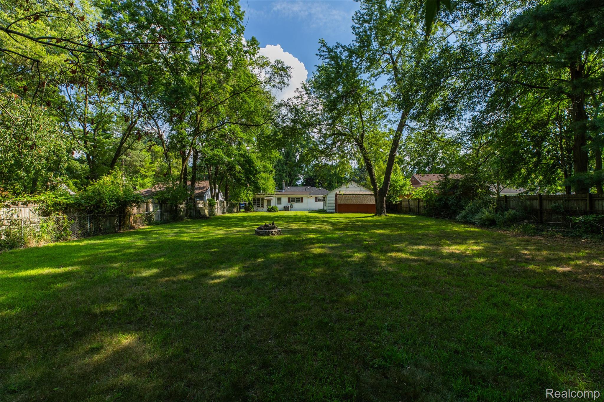 Southfield City, Michigan 48075, United States, 4 Bedrooms Bedrooms, ,2 BathroomsBathrooms,Residential,Pending,183662