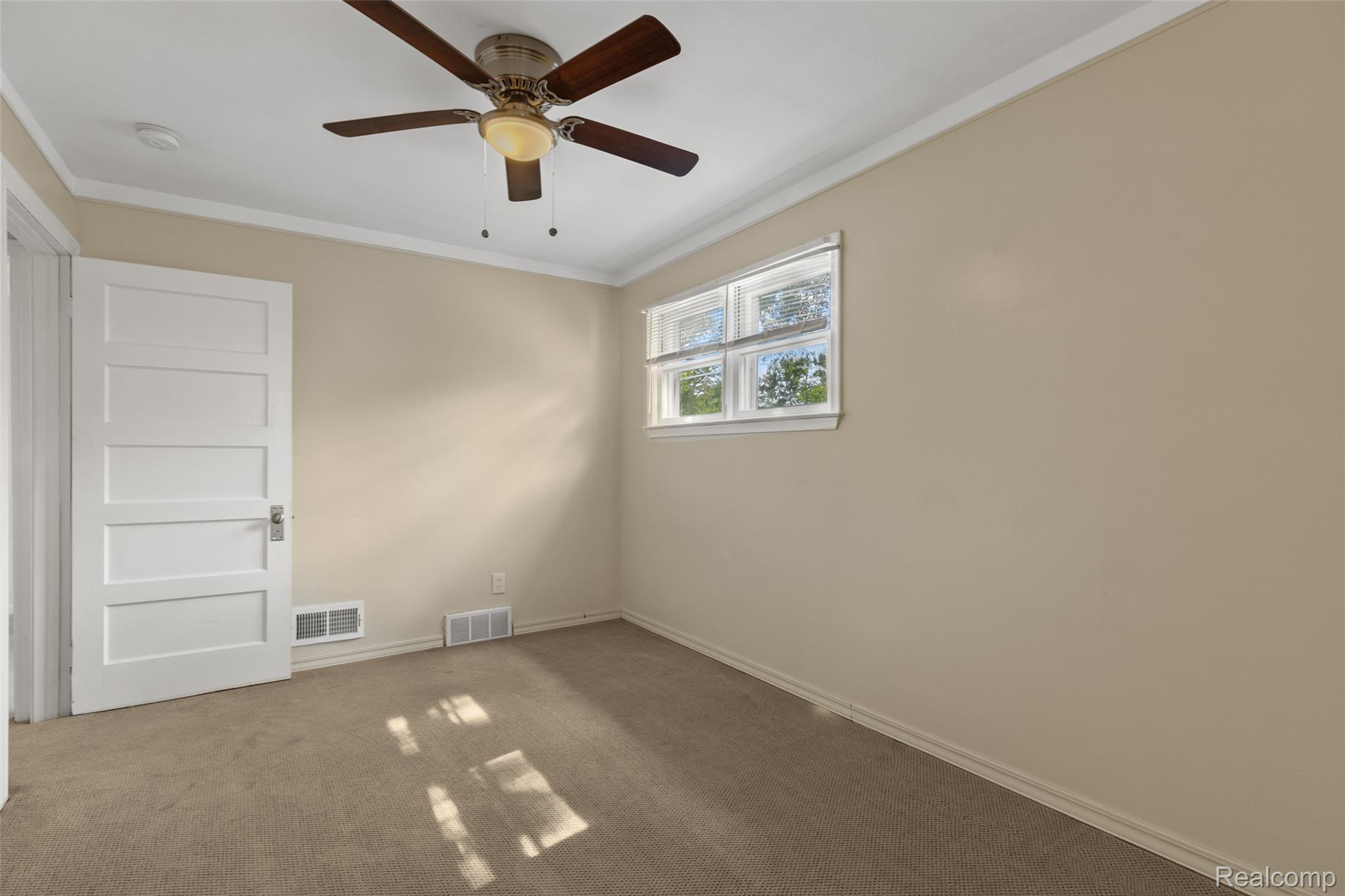 Southfield City, Michigan 48075, United States, 4 Bedrooms Bedrooms, ,2 BathroomsBathrooms,Residential,Pending,183662