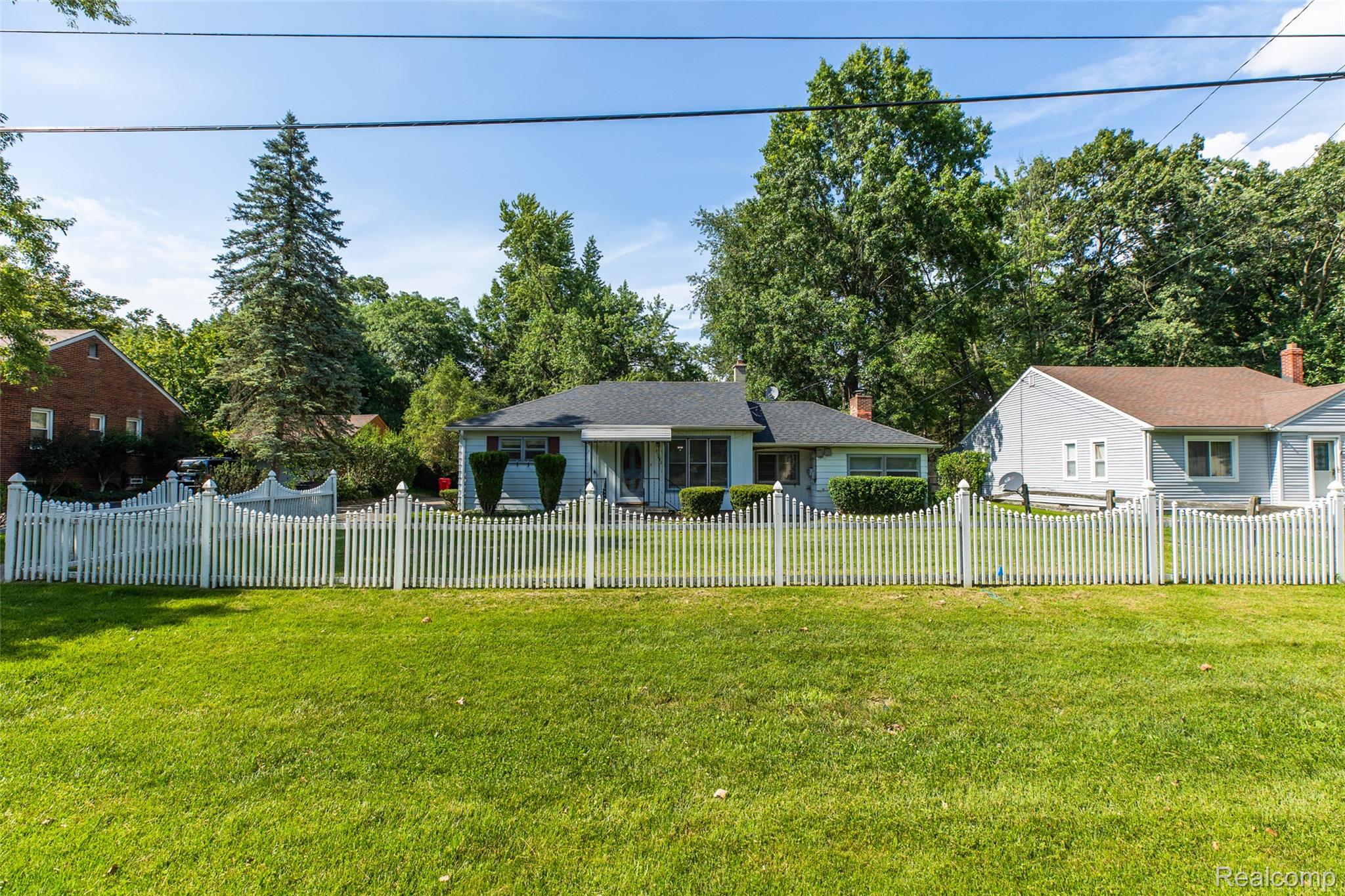 Southfield City, Michigan 48075, United States, 4 Bedrooms Bedrooms, ,2 BathroomsBathrooms,Residential,Pending,183662