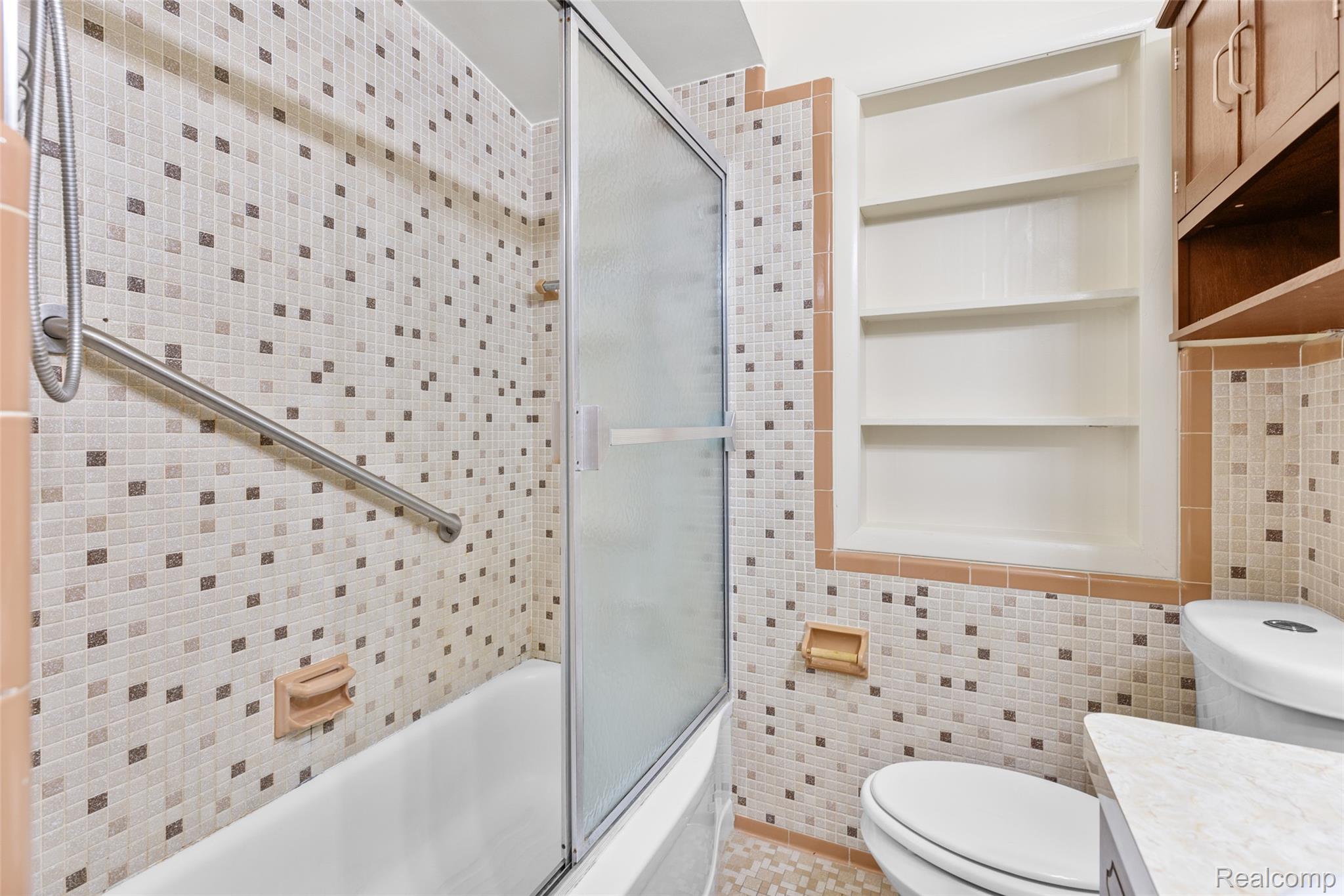 Southfield City, Michigan 48075, United States, 4 Bedrooms Bedrooms, ,2 BathroomsBathrooms,Residential,Pending,183662