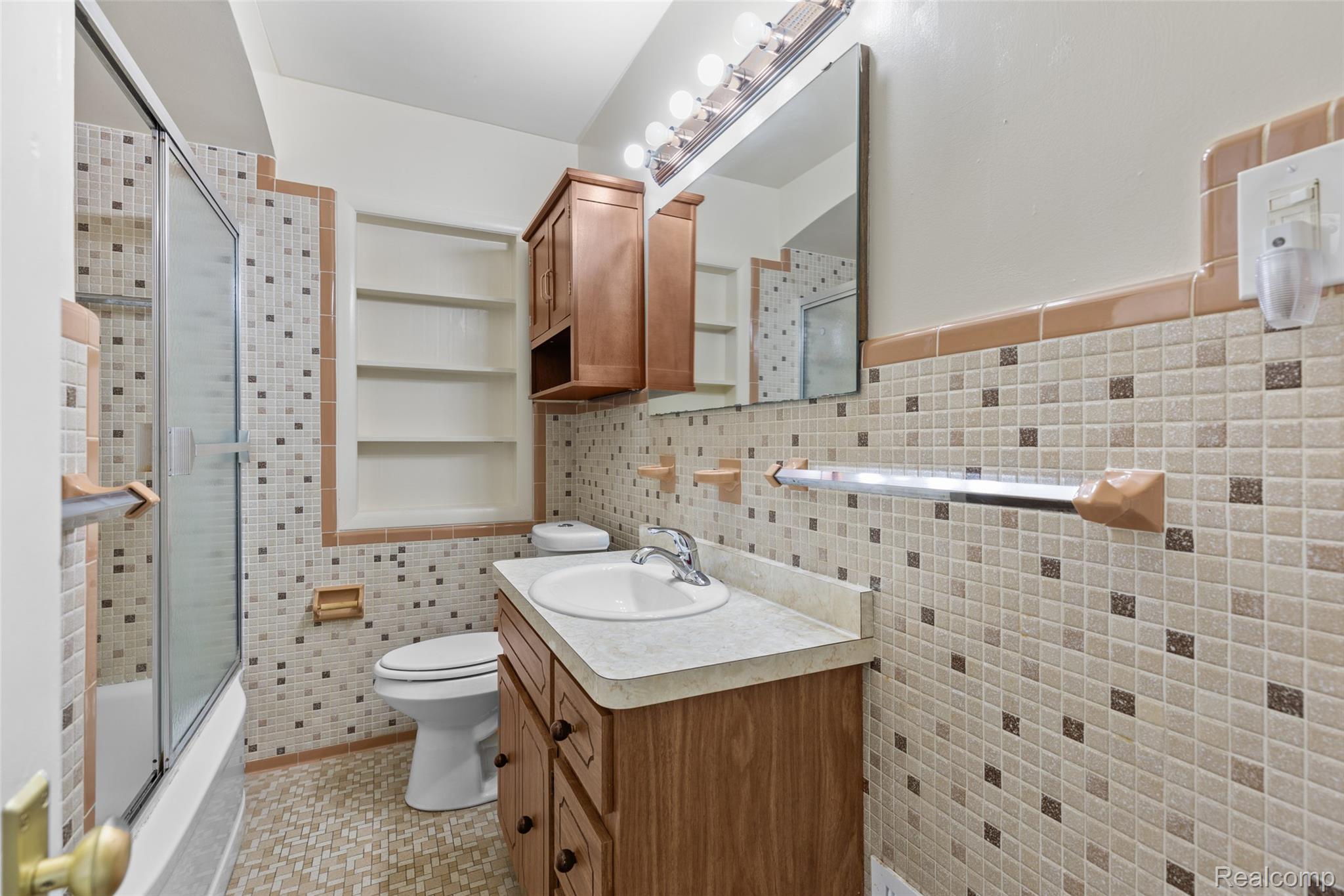 Southfield City, Michigan 48075, United States, 4 Bedrooms Bedrooms, ,2 BathroomsBathrooms,Residential,Pending,183662