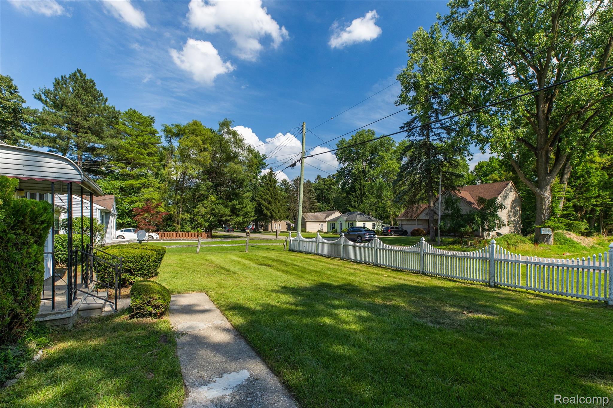 Southfield City, Michigan 48075, United States, 4 Bedrooms Bedrooms, ,2 BathroomsBathrooms,Residential,Pending,183662