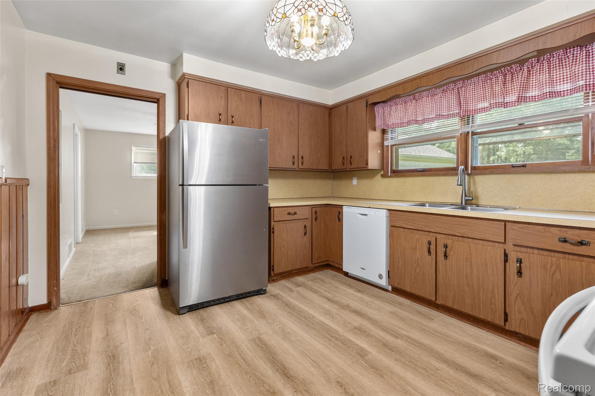 Southfield City, Michigan 48075, United States, 4 Bedrooms Bedrooms, ,2 BathroomsBathrooms,Residential,Pending,183662