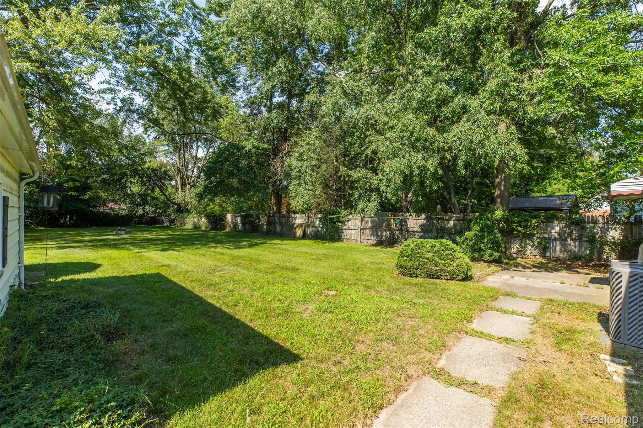 Southfield City, Michigan 48075, United States, 4 Bedrooms Bedrooms, ,2 BathroomsBathrooms,Residential,Pending,183662