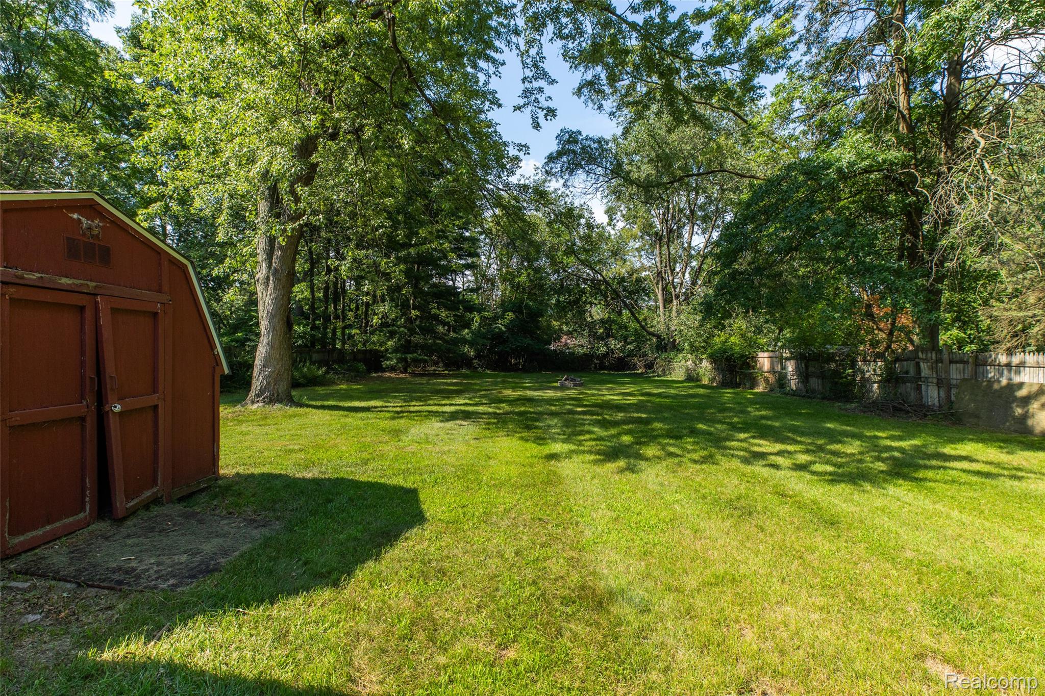 Southfield City, Michigan 48075, United States, 4 Bedrooms Bedrooms, ,2 BathroomsBathrooms,Residential,Pending,183662