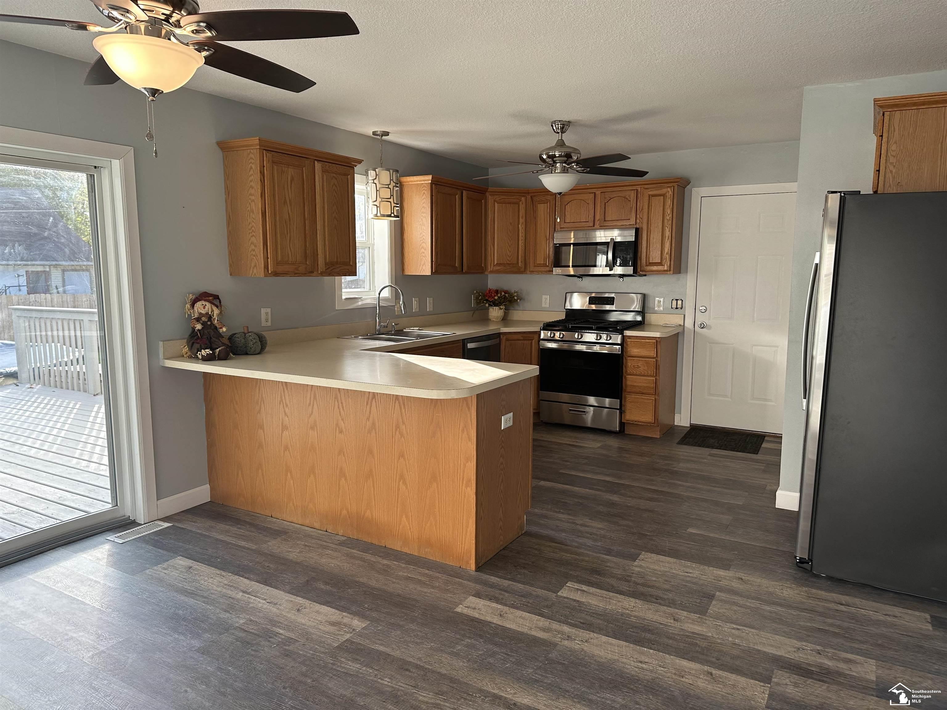 7875 Forrestway Drive