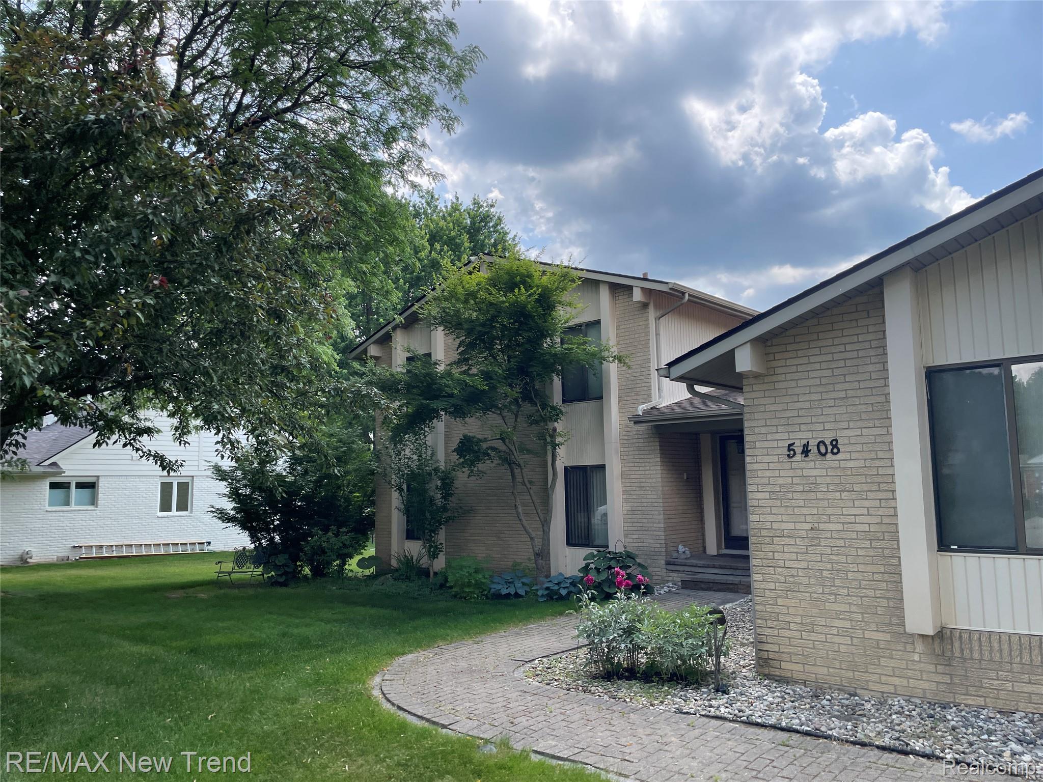 5408 Vincennes Drive