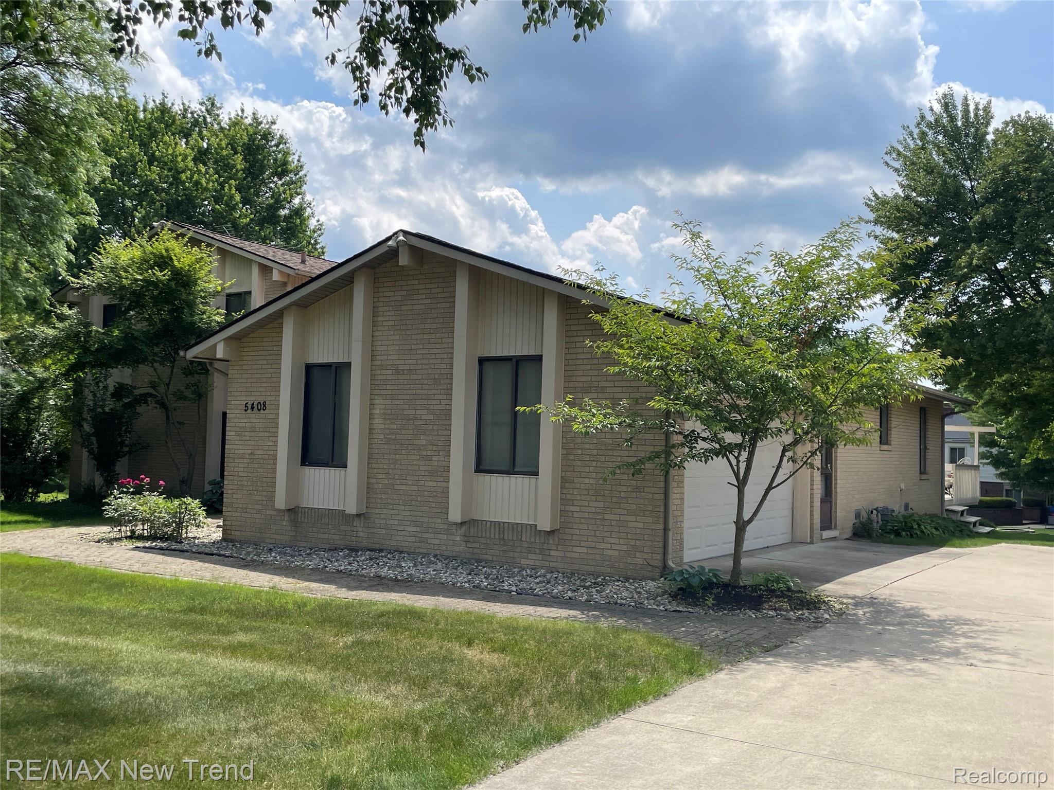 5408 Vincennes Drive