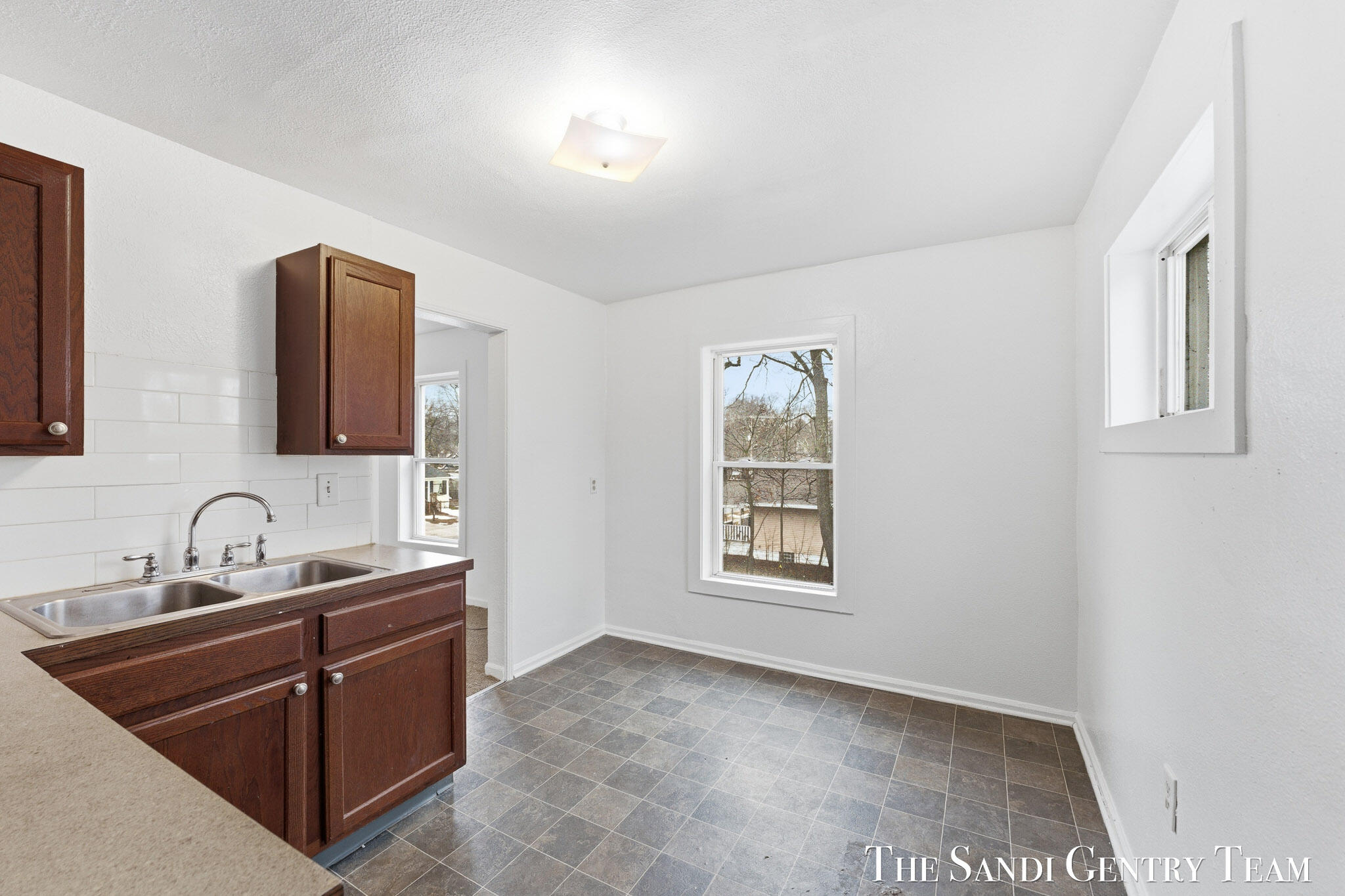 820 W Southern Avenue