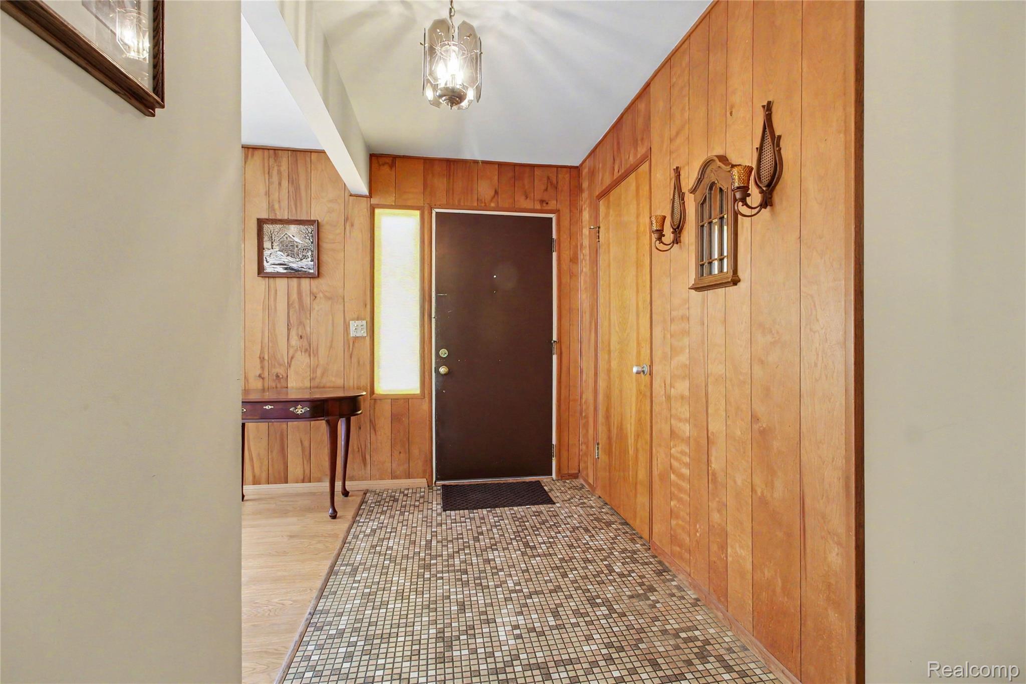 3416 E Pineview Drive